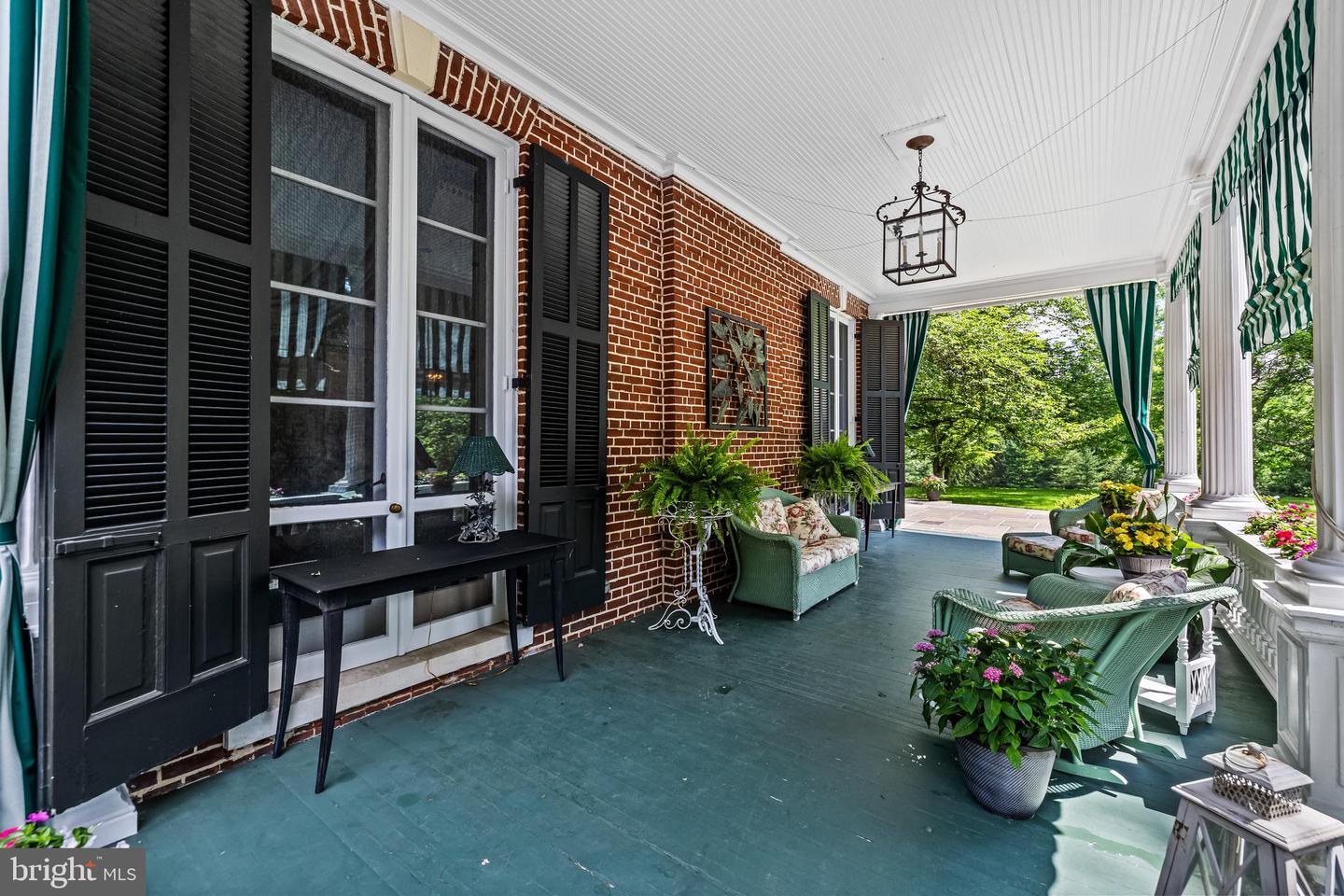 16 Merry Hill Ct