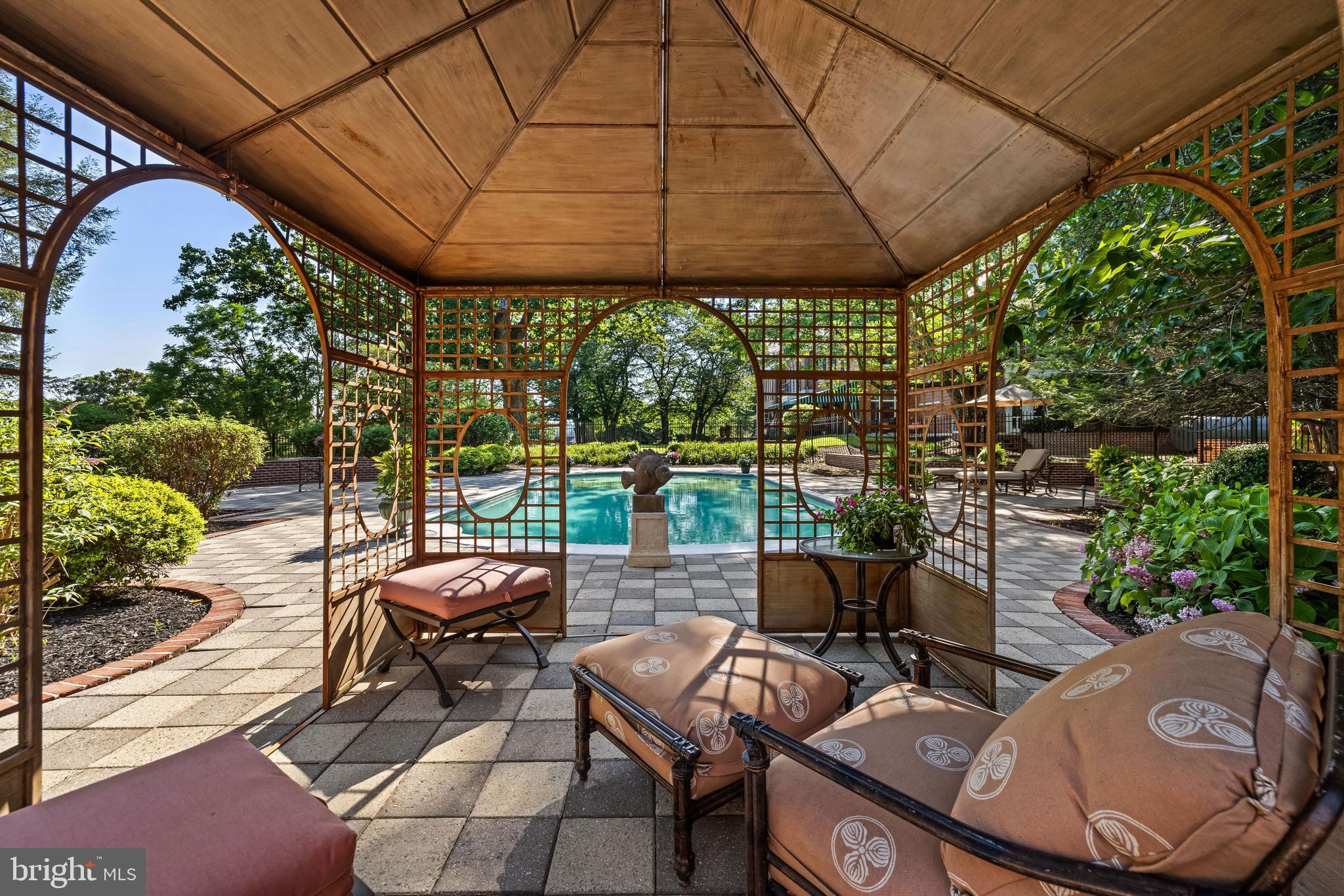16 Merry Hill Ct