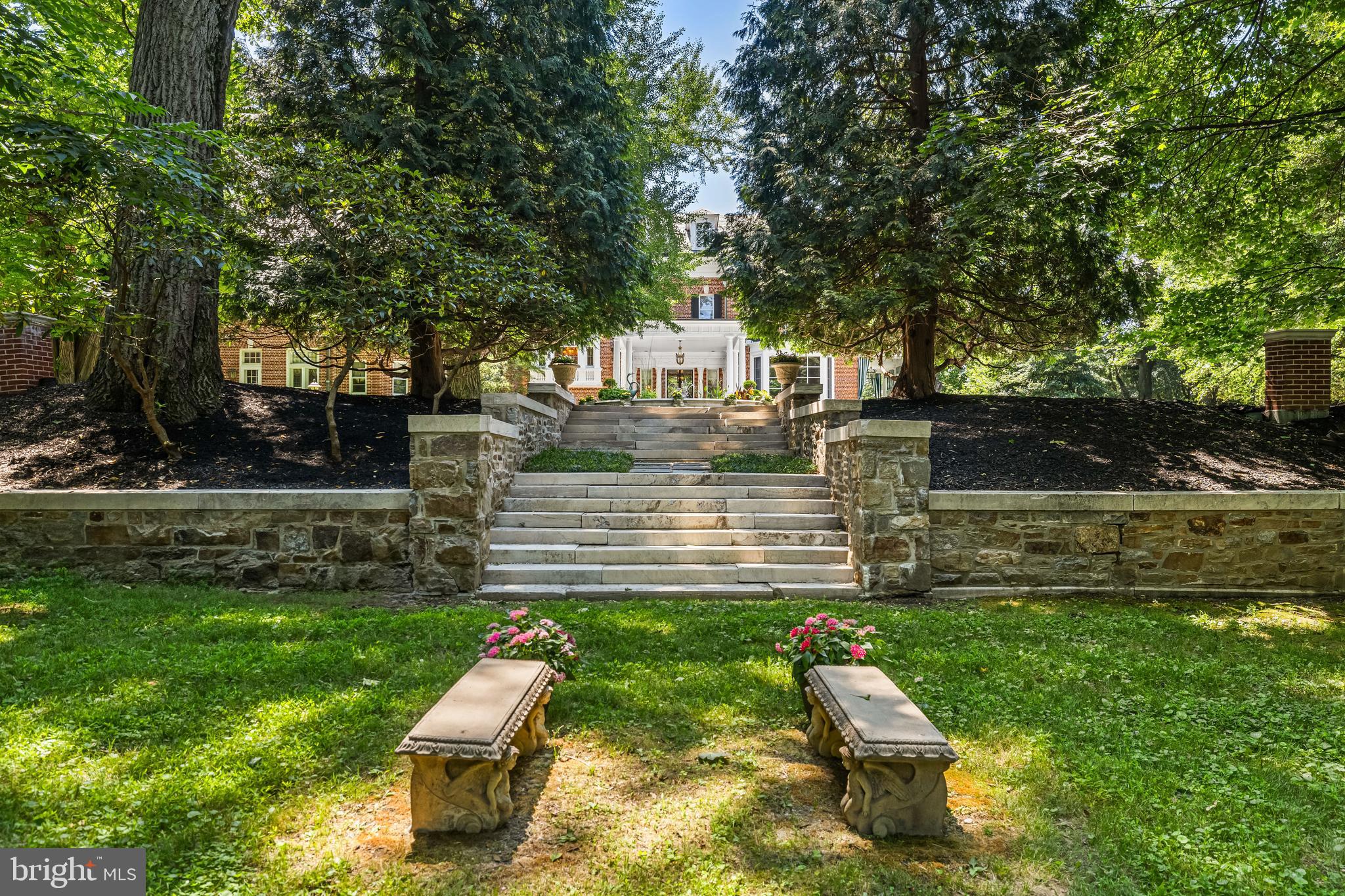 16 Merry Hill Ct