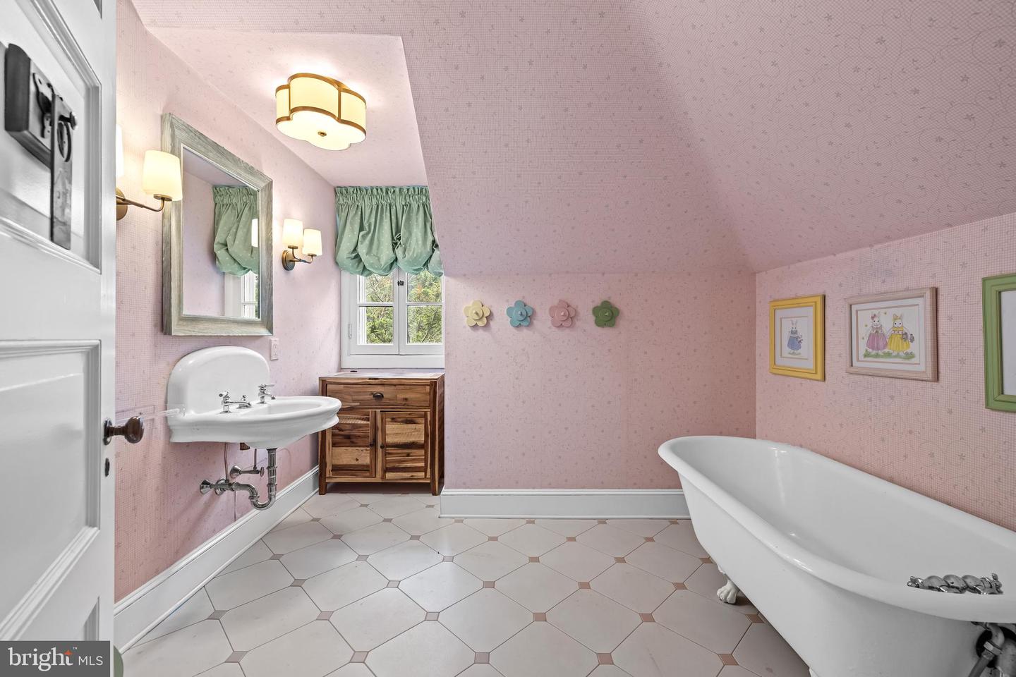 16 Merry Hill Ct