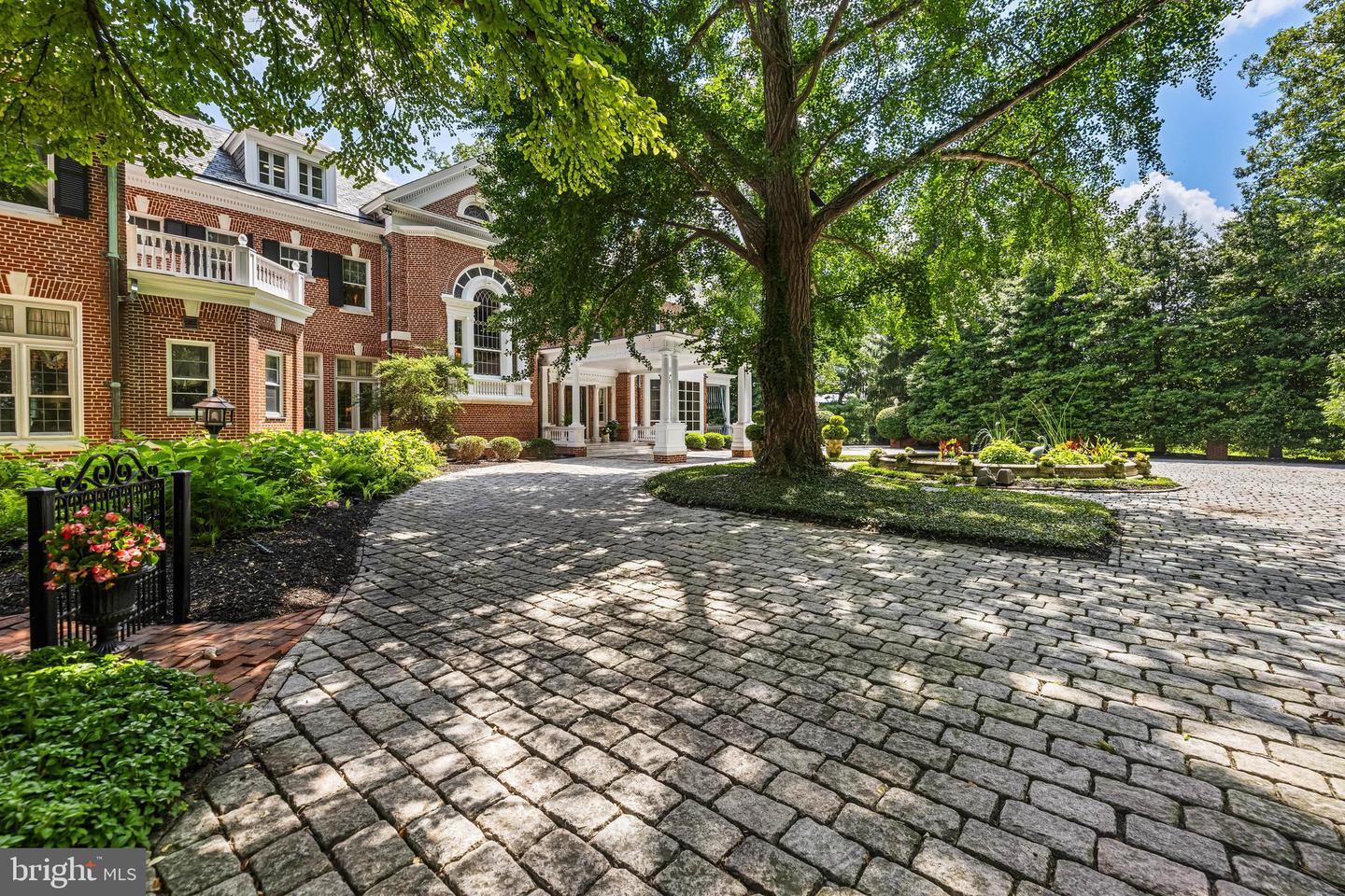 16 Merry Hill Ct