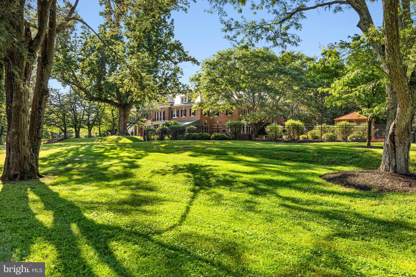 16 Merry Hill Ct