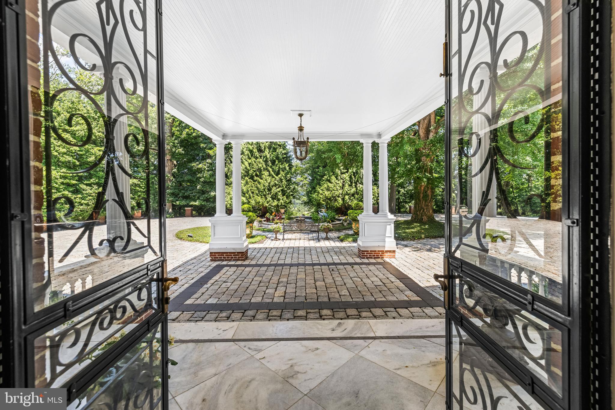 16 Merry Hill Ct
