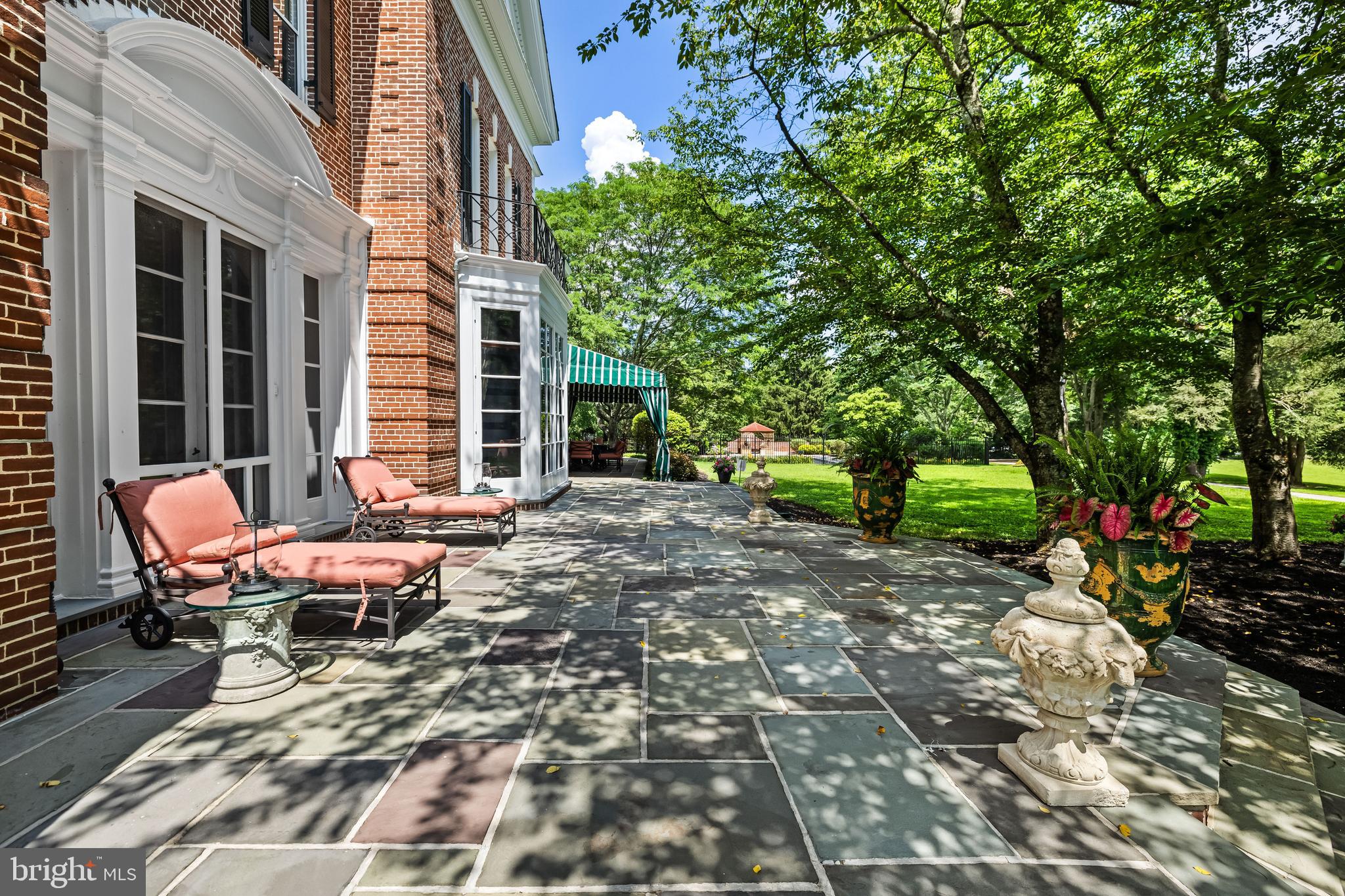 16 Merry Hill Ct