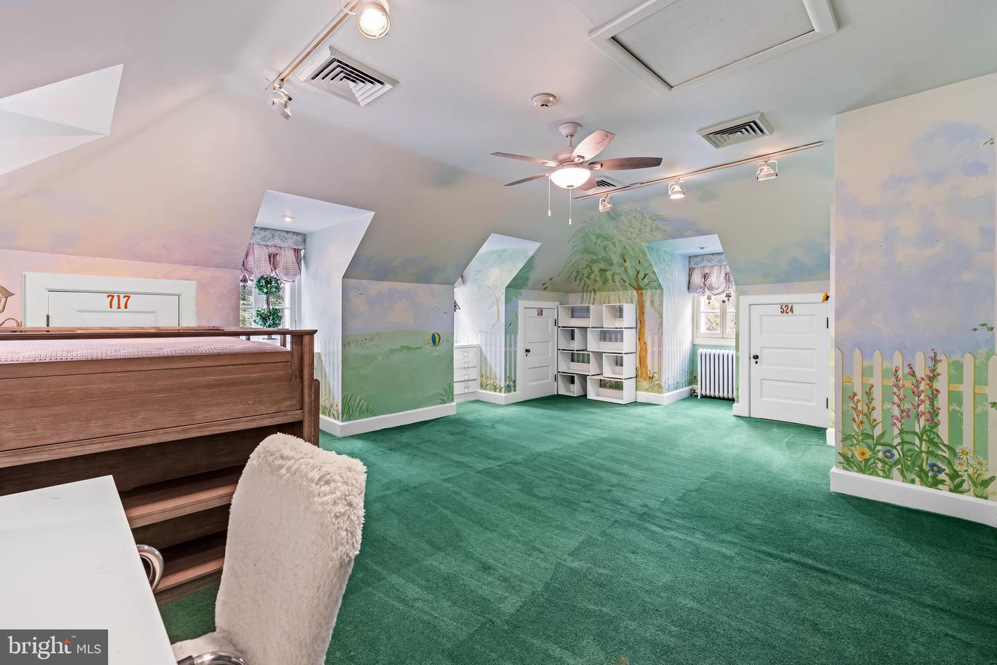 16 Merry Hill Ct