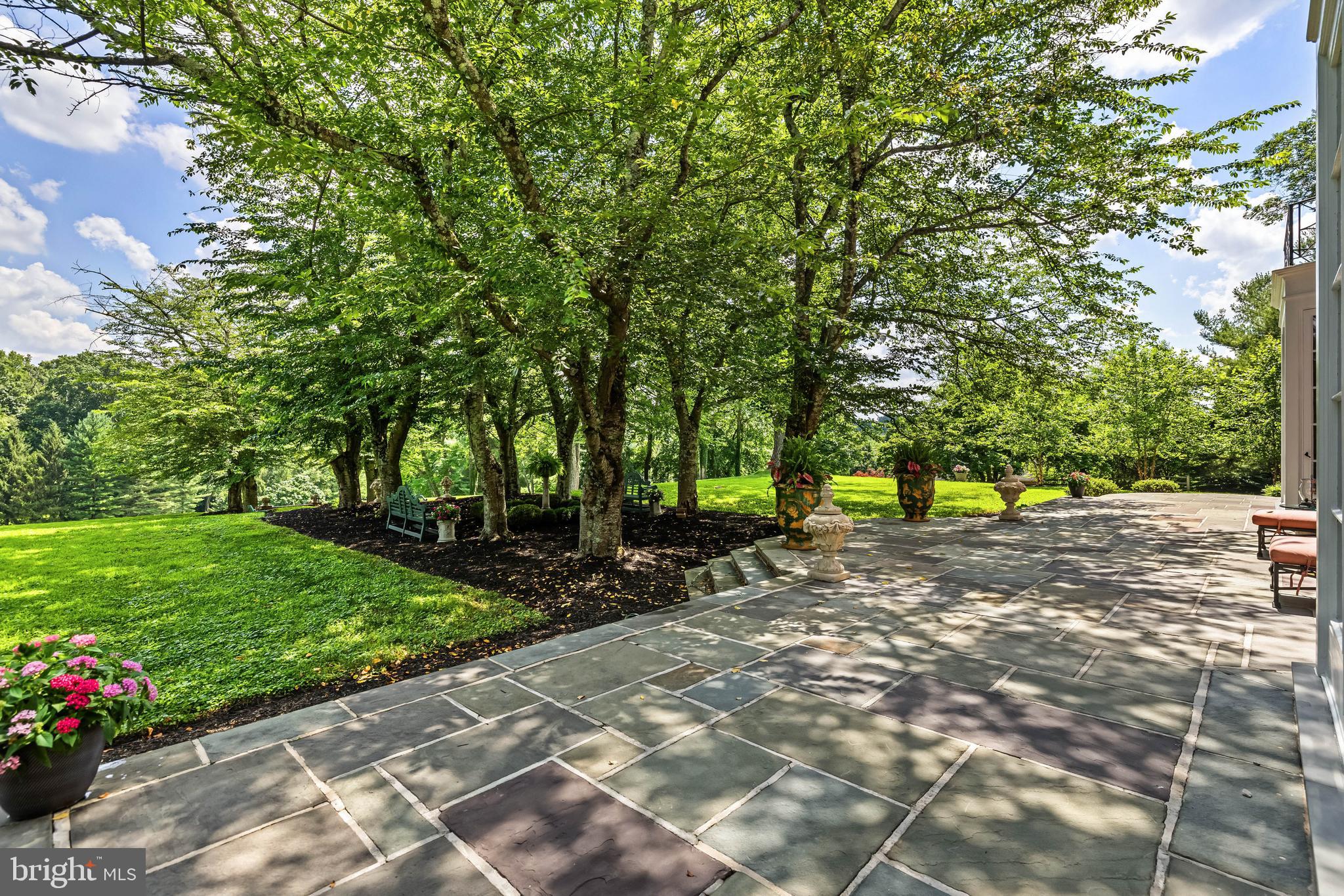 16 Merry Hill Ct