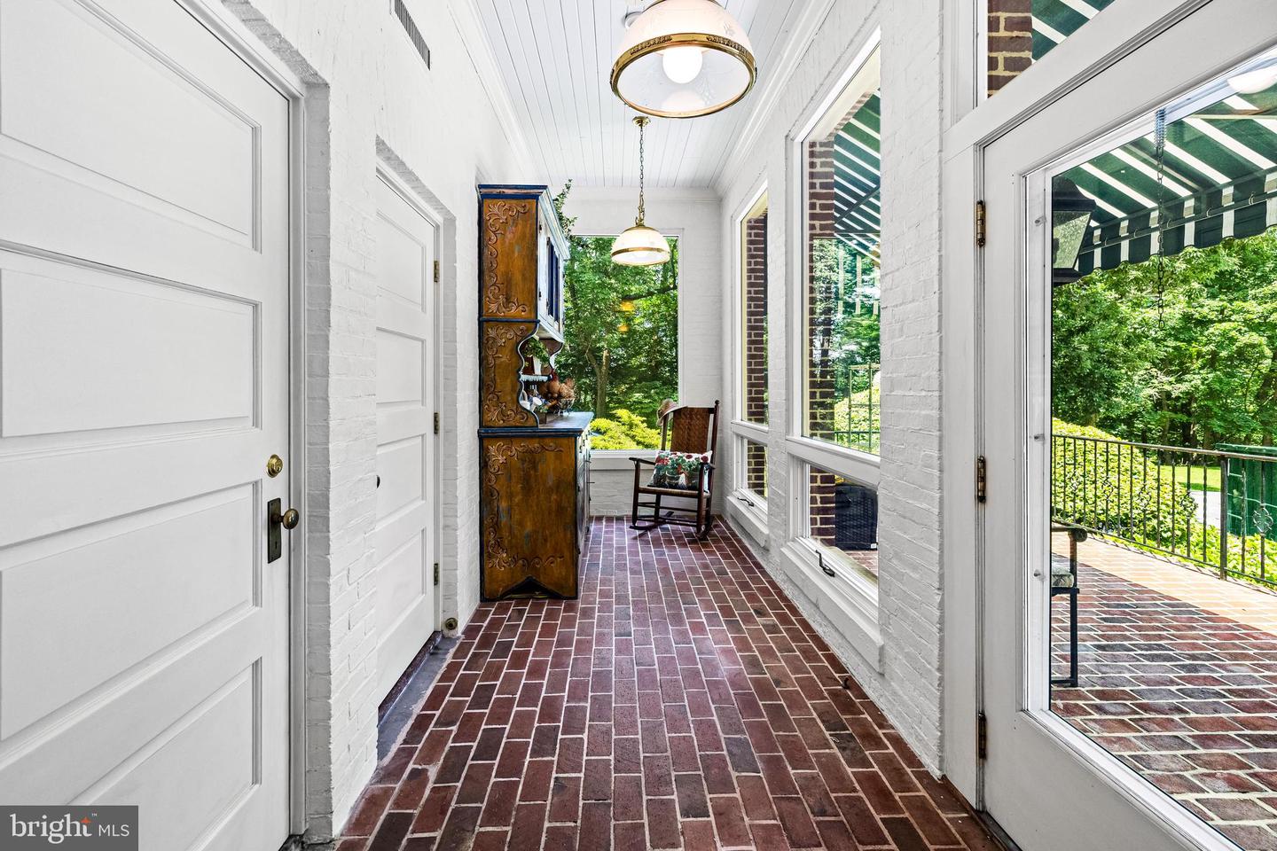 16 Merry Hill Ct