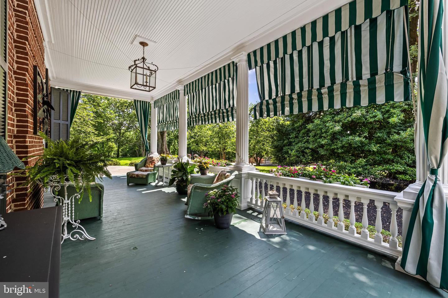 16 Merry Hill Ct