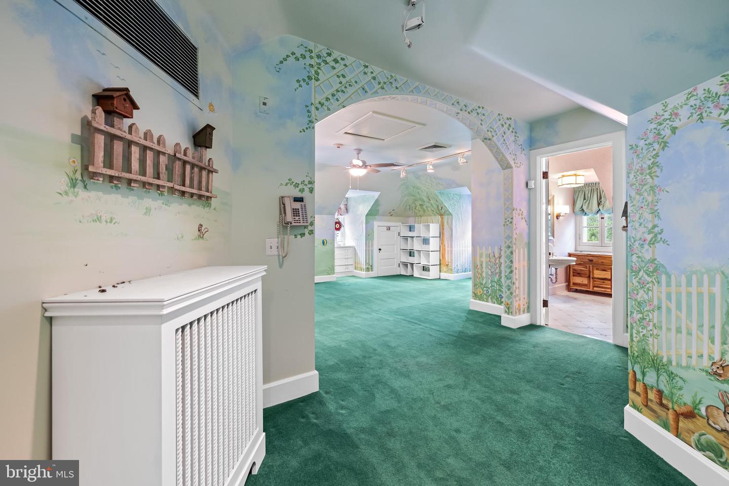 16 Merry Hill Ct