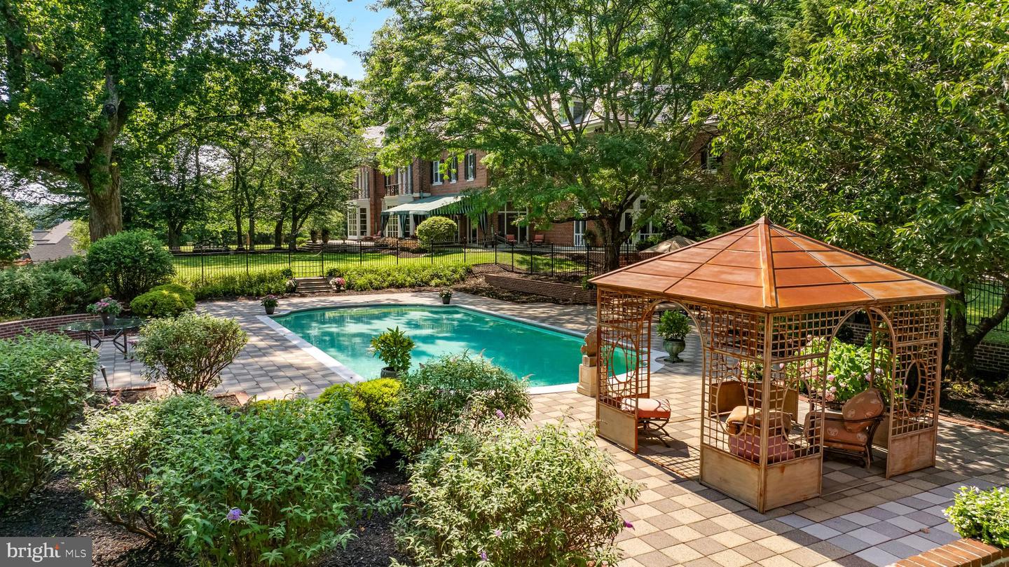 16 Merry Hill Ct