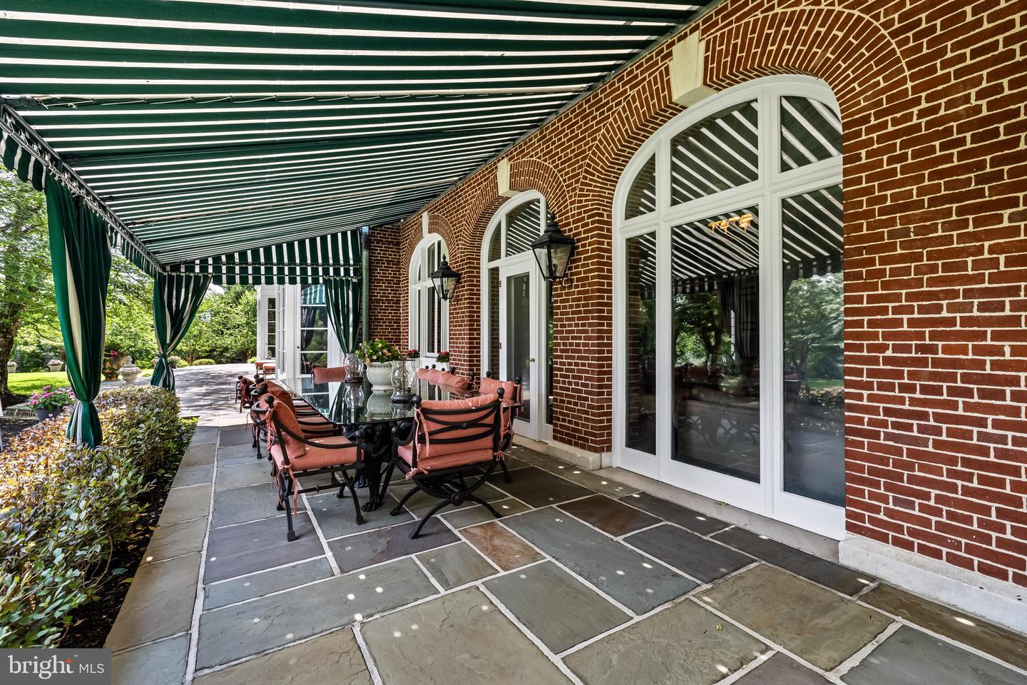 16 Merry Hill Ct