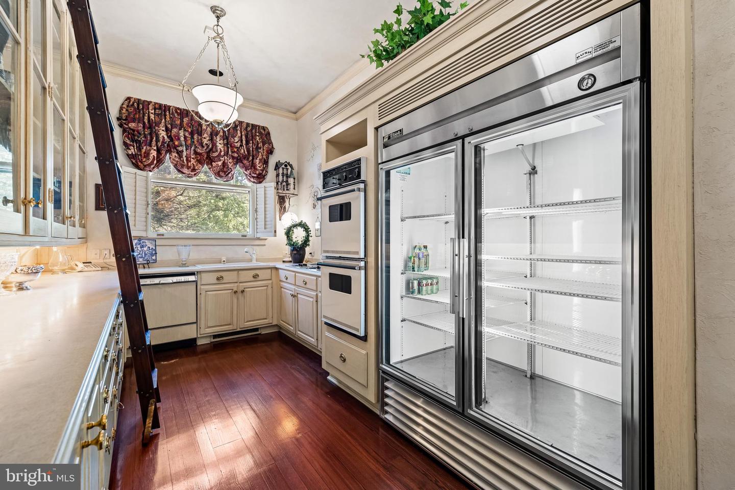 16 Merry Hill Ct