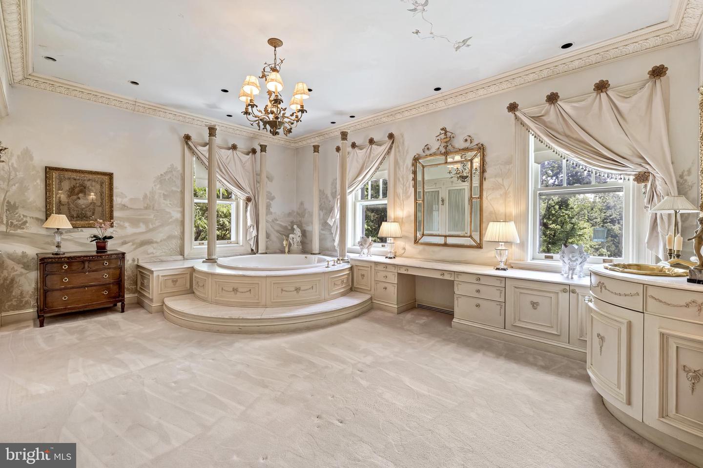 16 Merry Hill Ct
