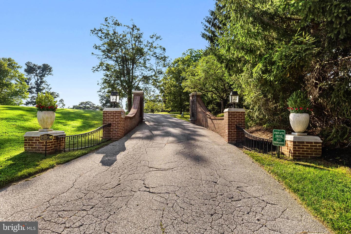 16 Merry Hill Ct