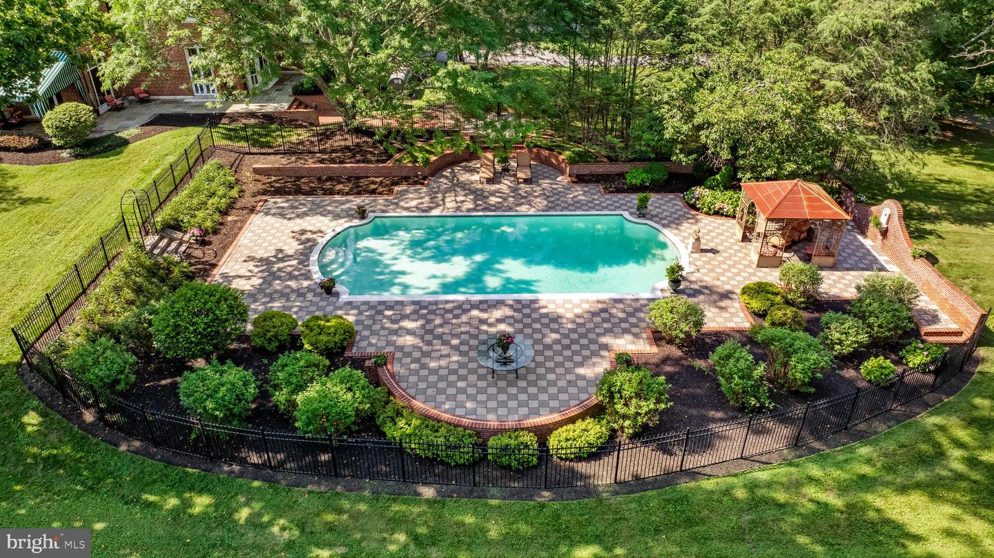 16 Merry Hill Ct