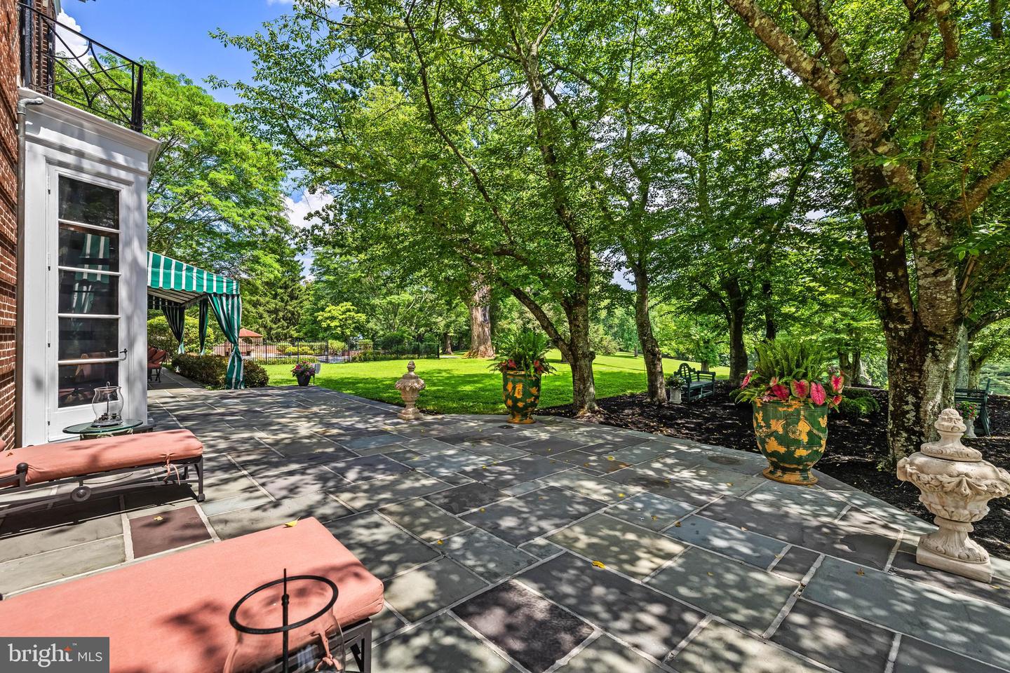 16 Merry Hill Ct