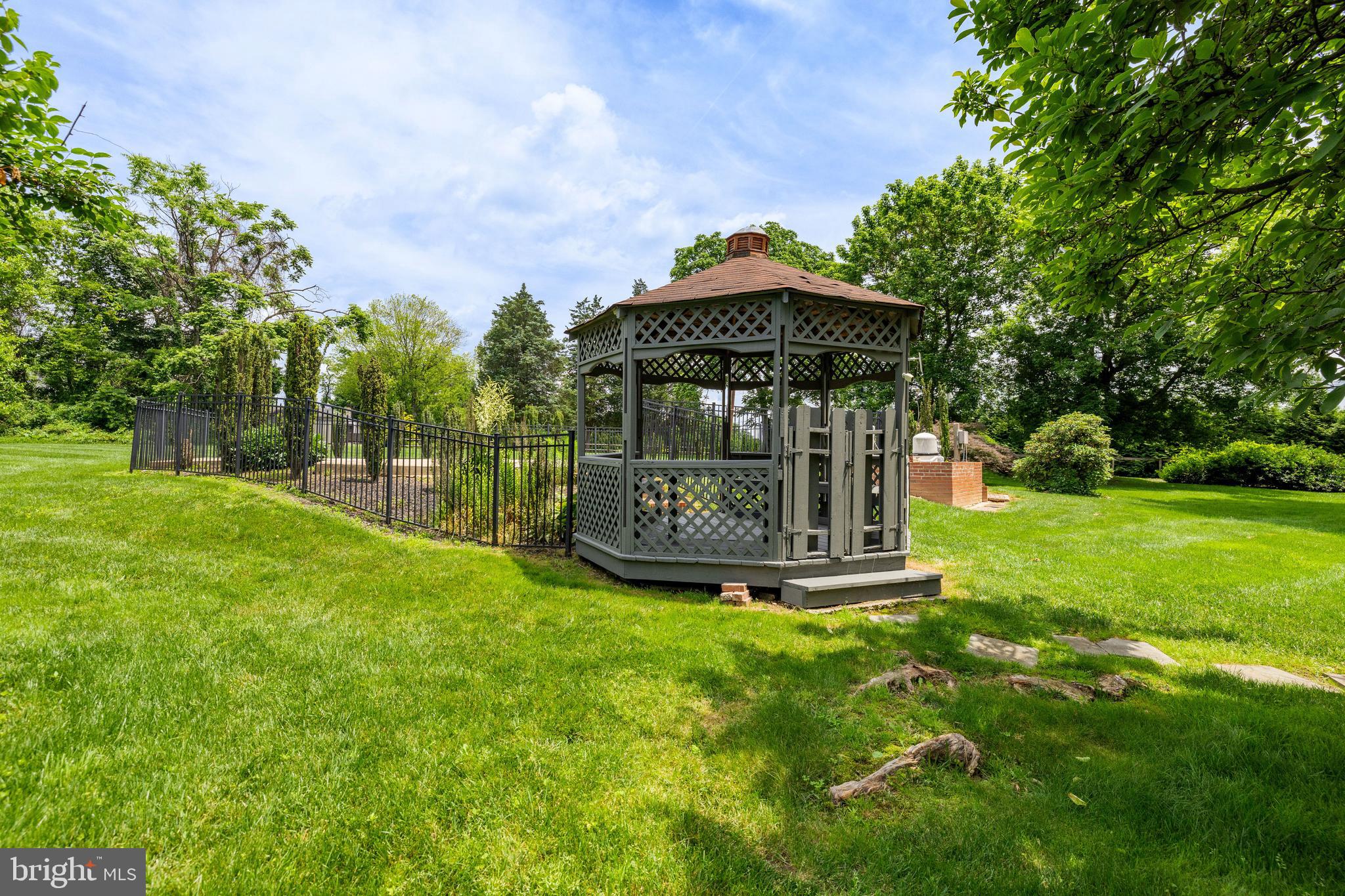 12301 Manor Rd