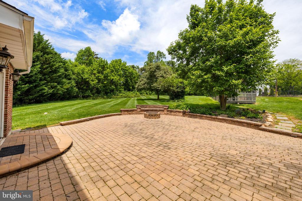12301 Manor Rd