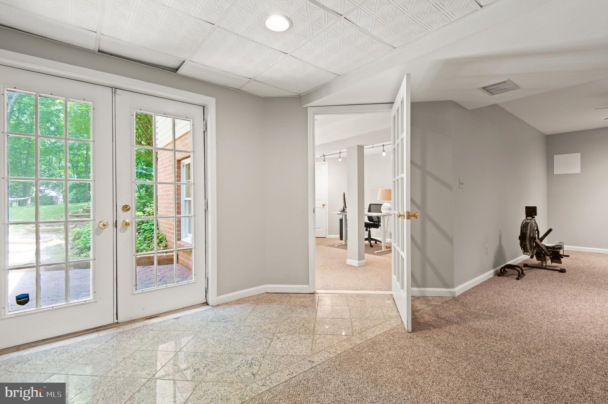 8 HENDERSON HILL COURT