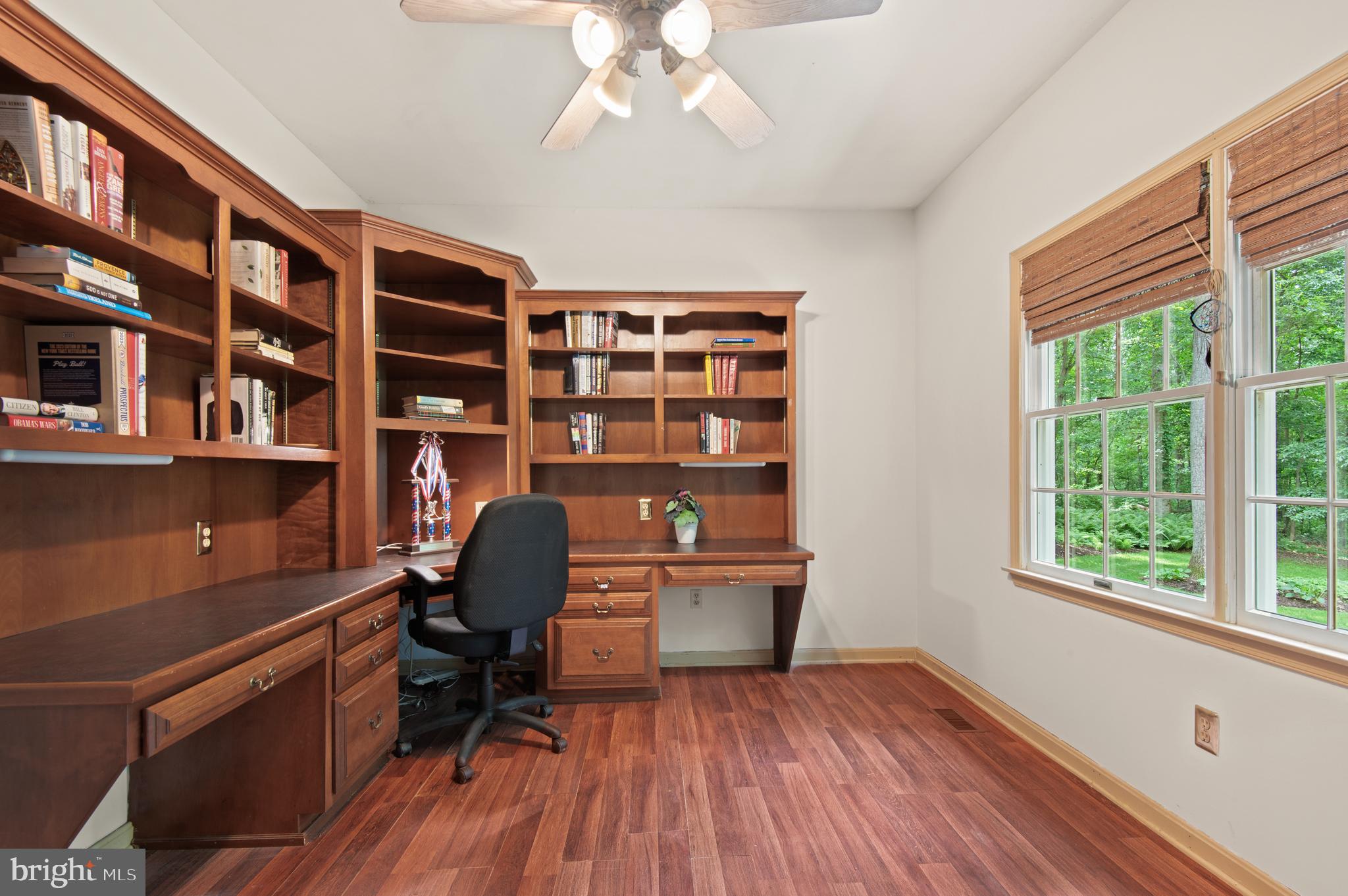 8 HENDERSON HILL COURT