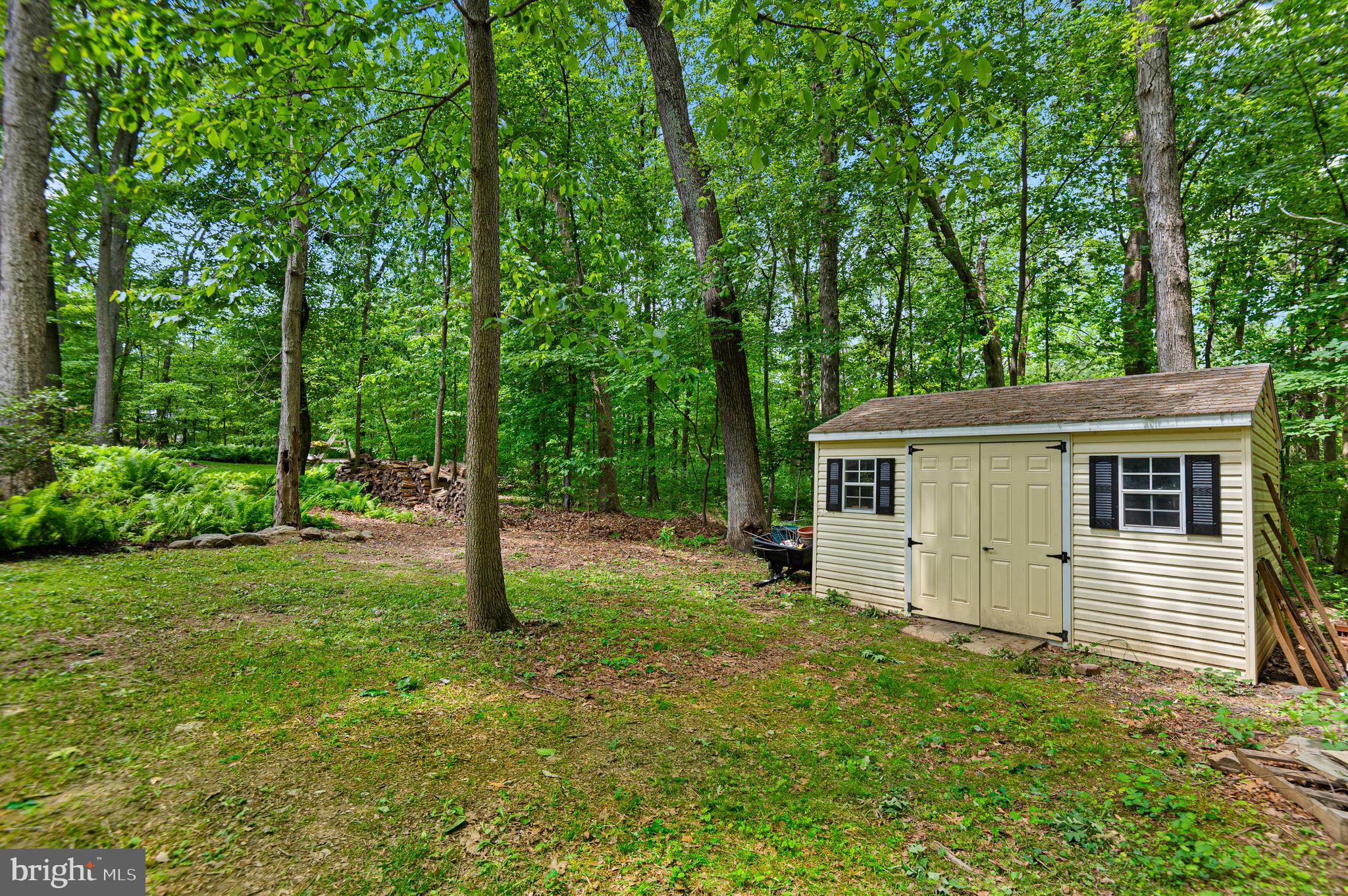 8 HENDERSON HILL COURT