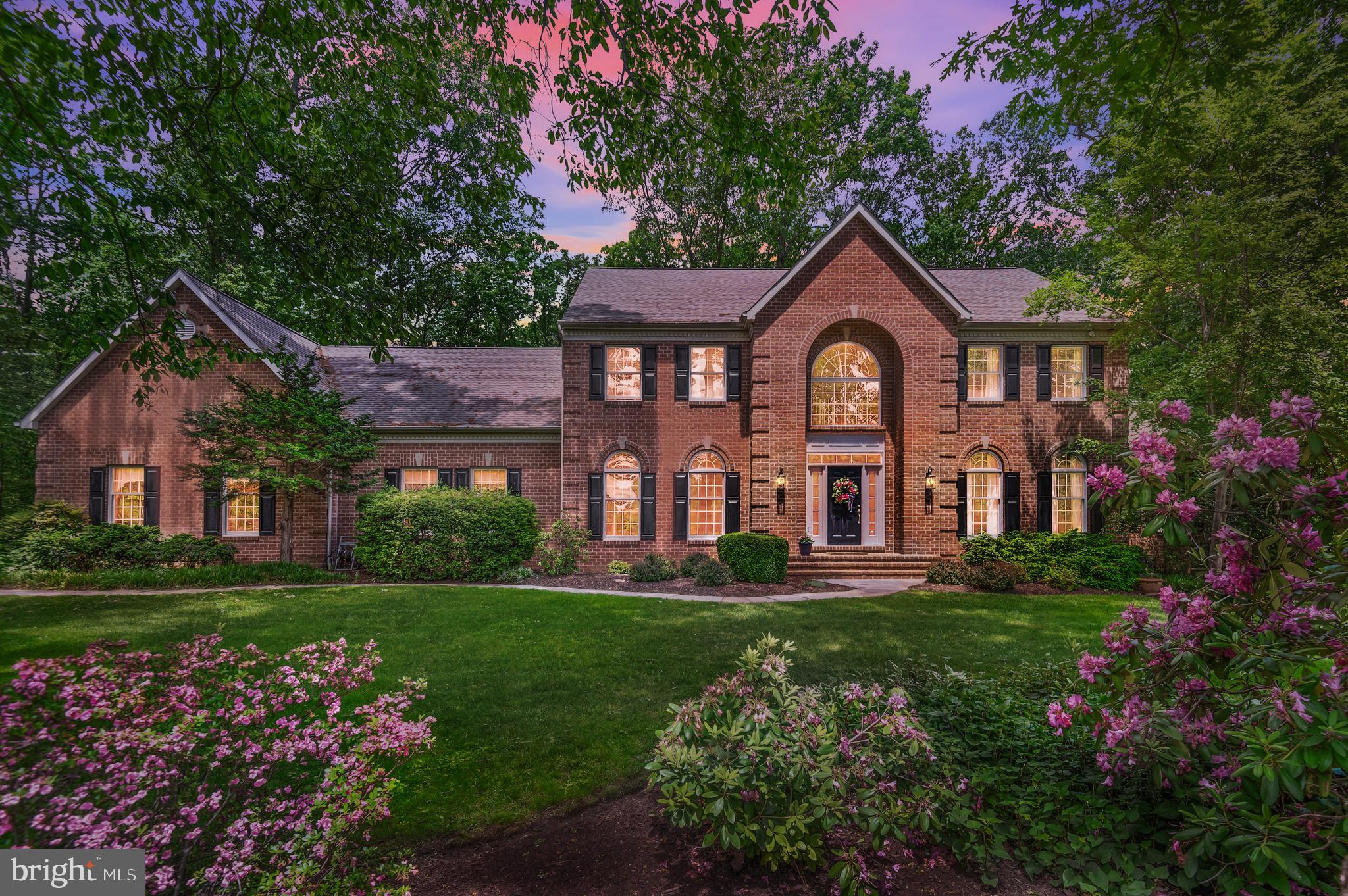 8 HENDERSON HILL COURT