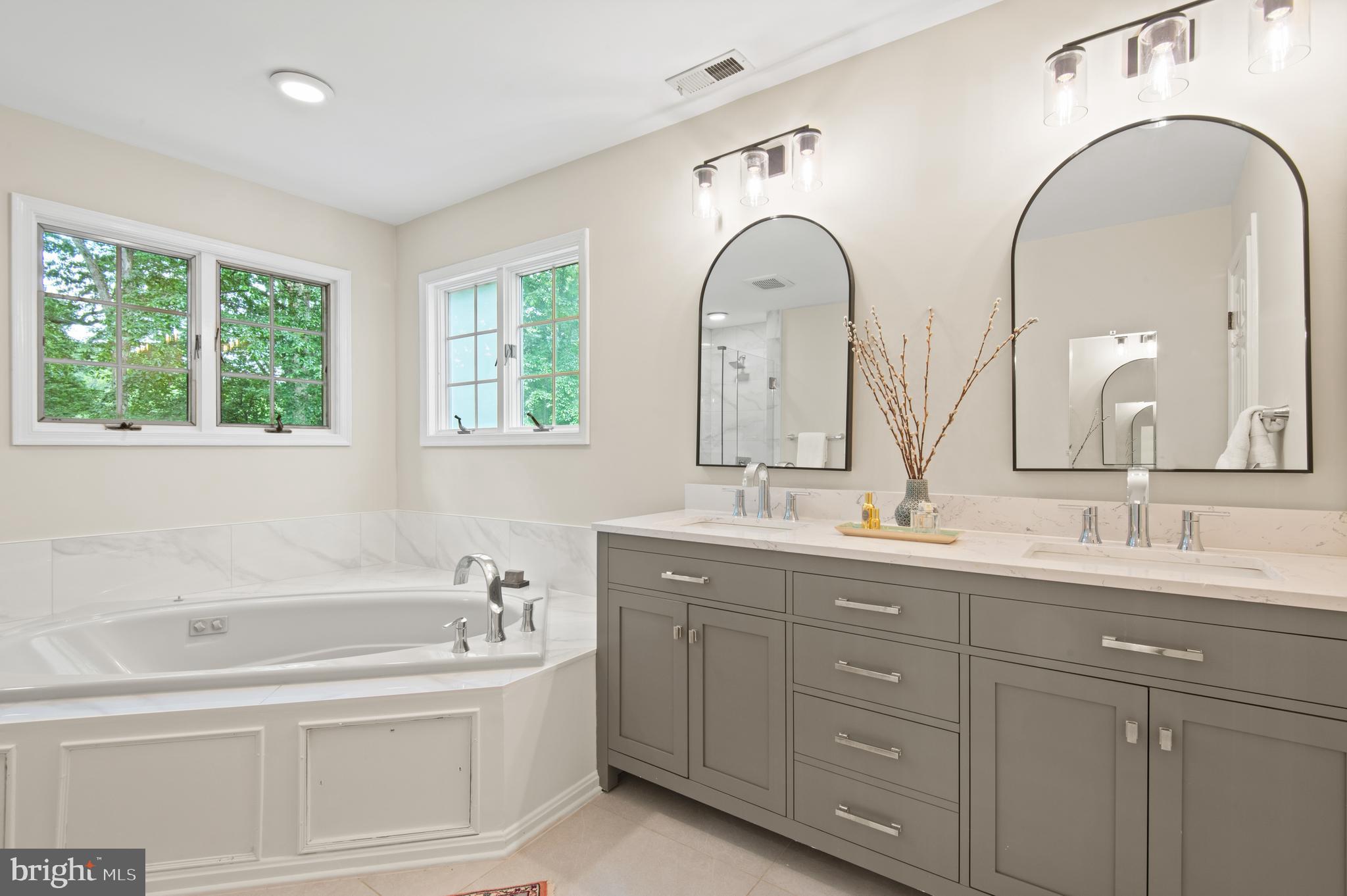 8 HENDERSON HILL COURT