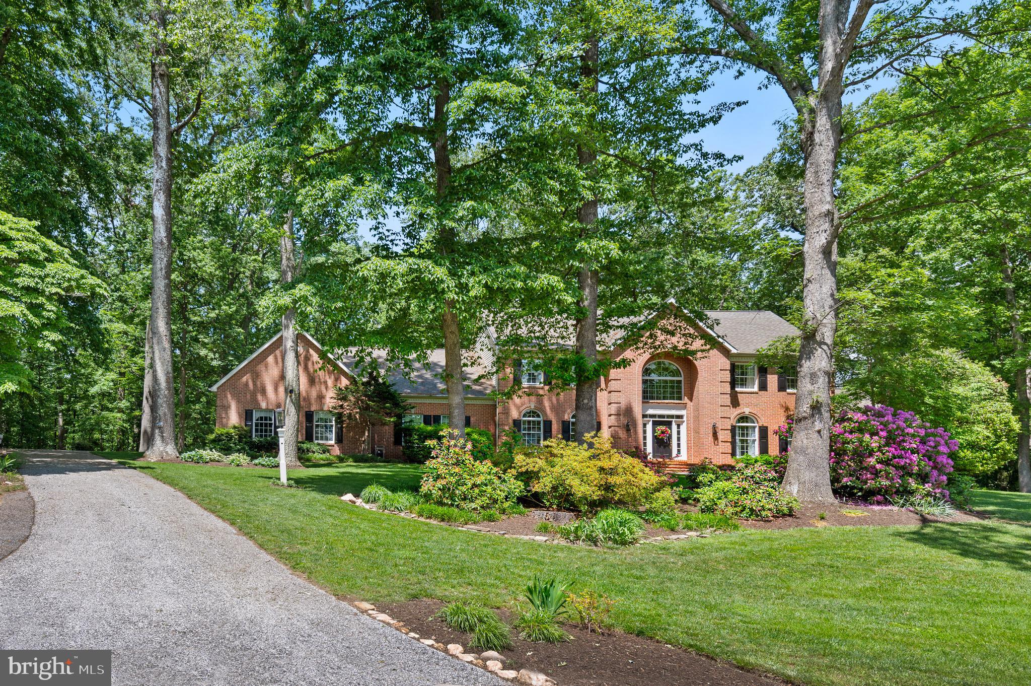 8 HENDERSON HILL COURT