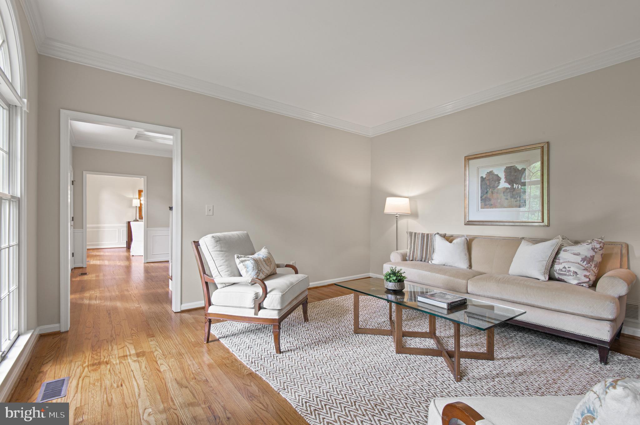 8 HENDERSON HILL COURT