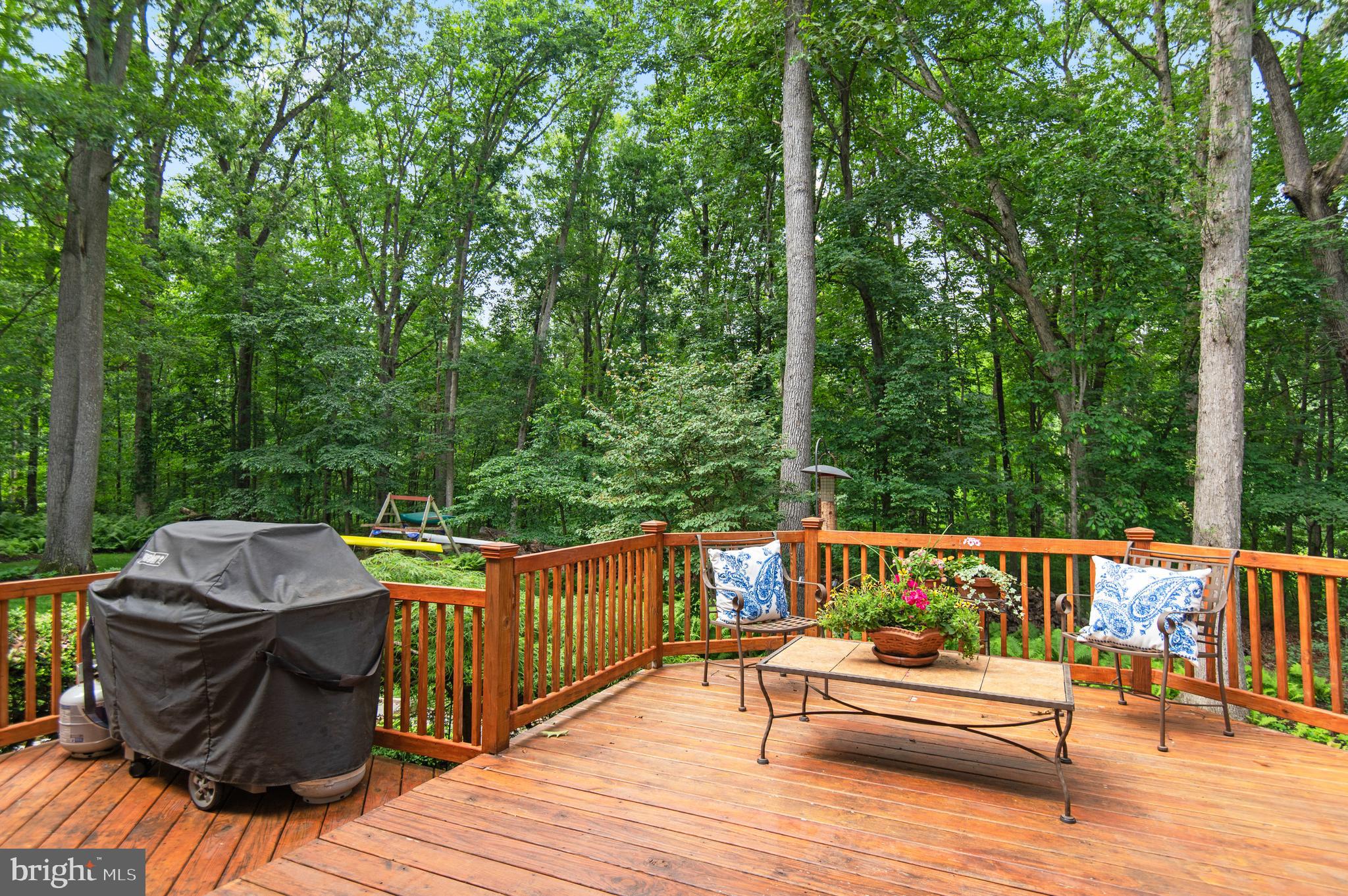 8 HENDERSON HILL COURT
