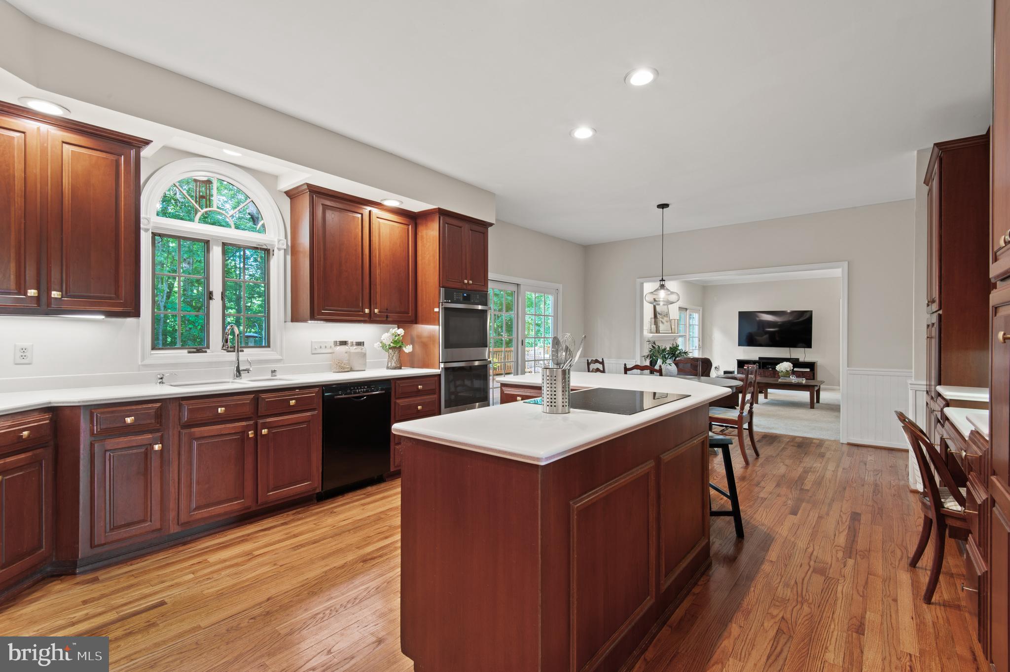 8 HENDERSON HILL COURT