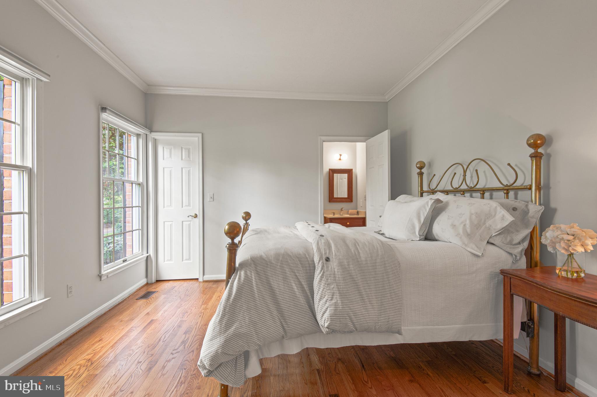 8 HENDERSON HILL COURT