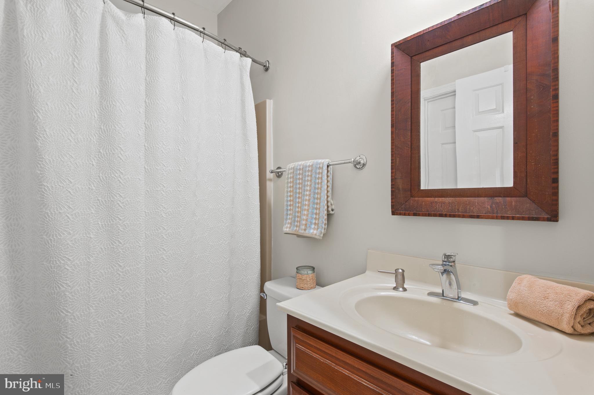 8 HENDERSON HILL COURT