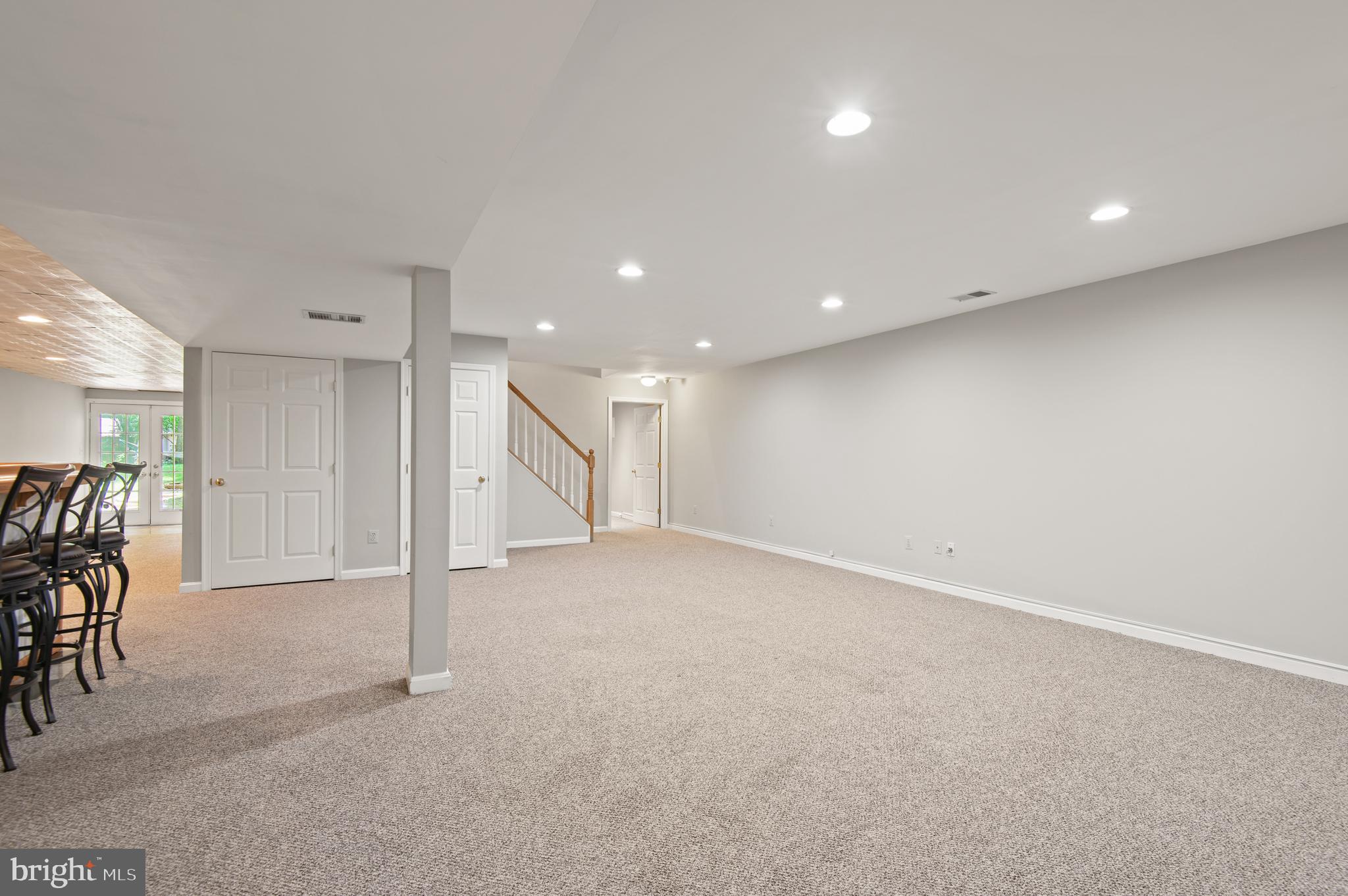 8 HENDERSON HILL COURT