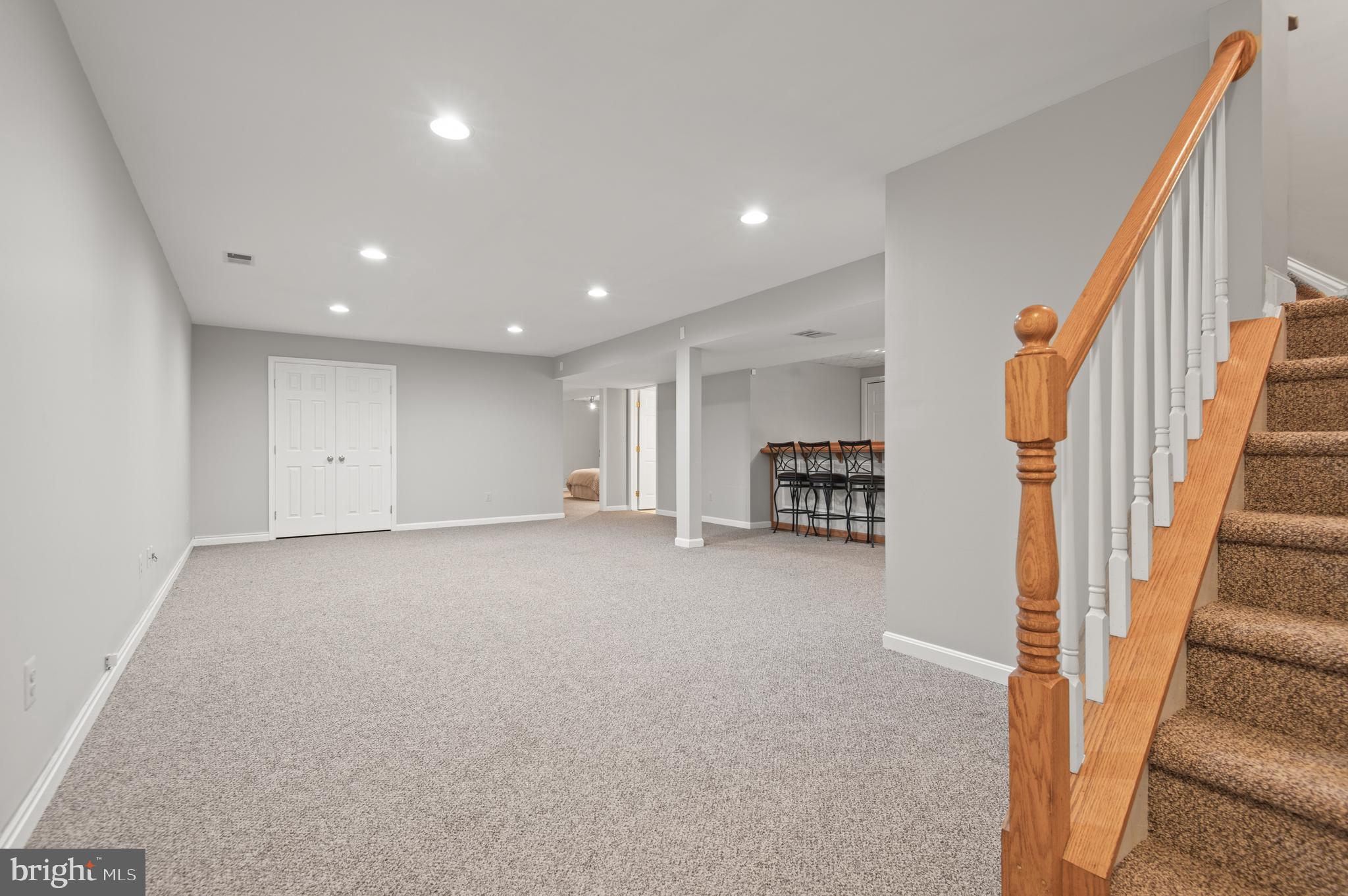 8 HENDERSON HILL COURT