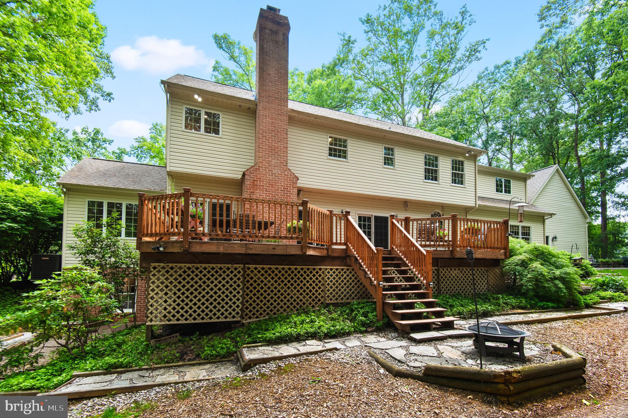 8 HENDERSON HILL COURT