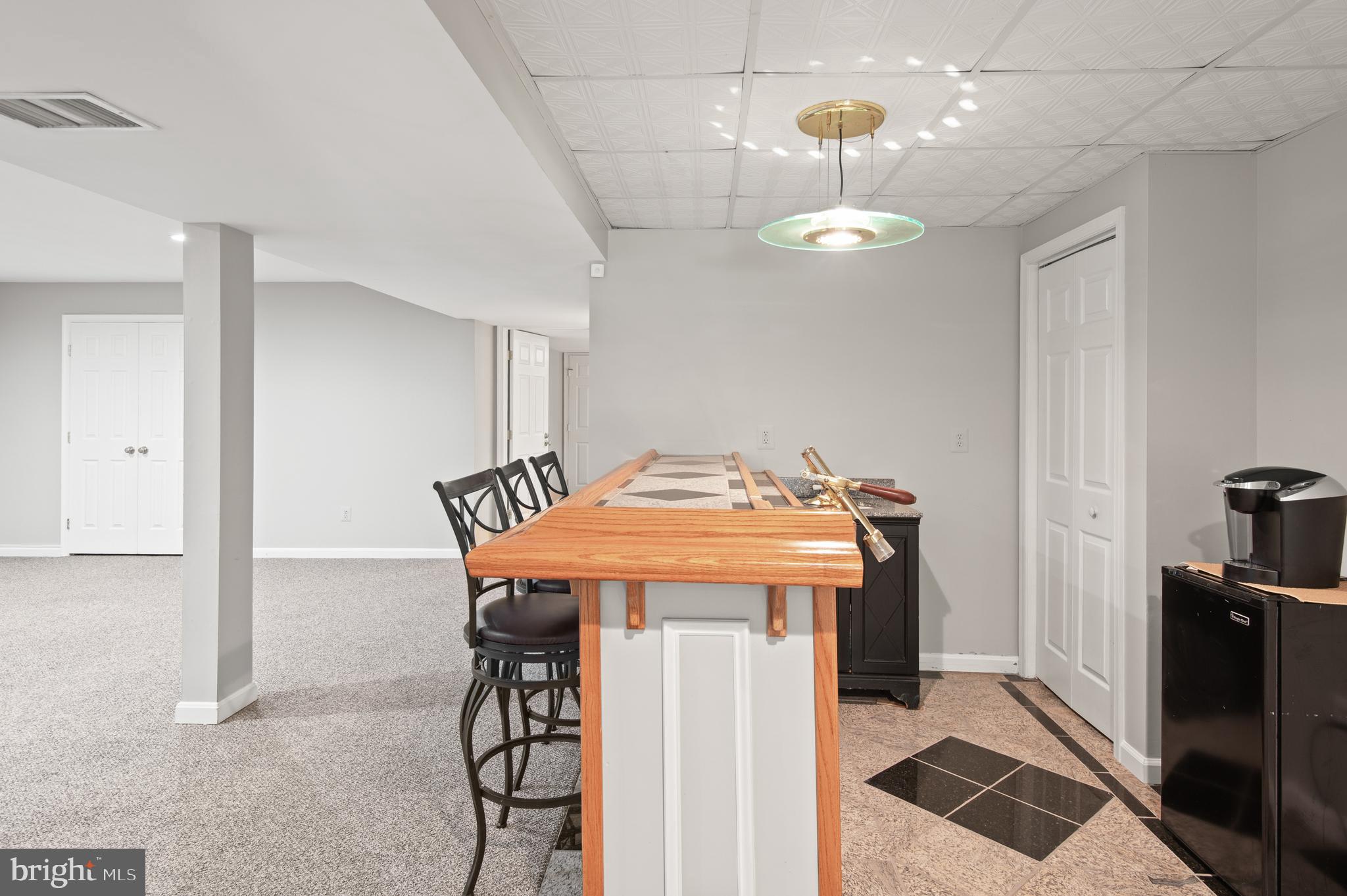 8 HENDERSON HILL COURT