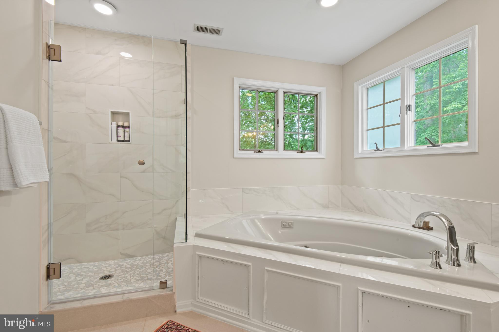 8 HENDERSON HILL COURT