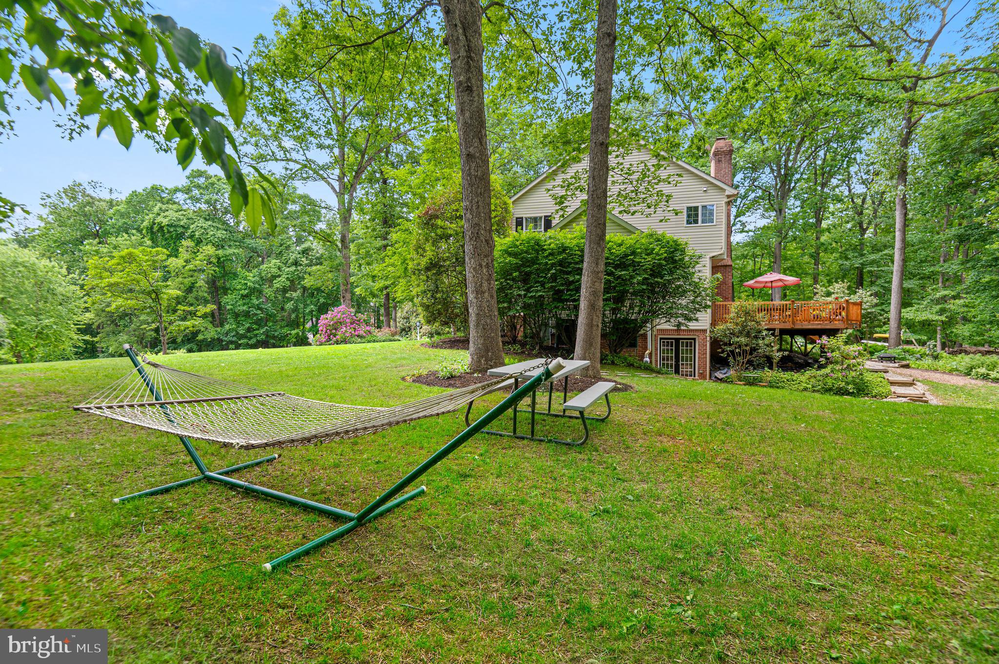 8 HENDERSON HILL COURT