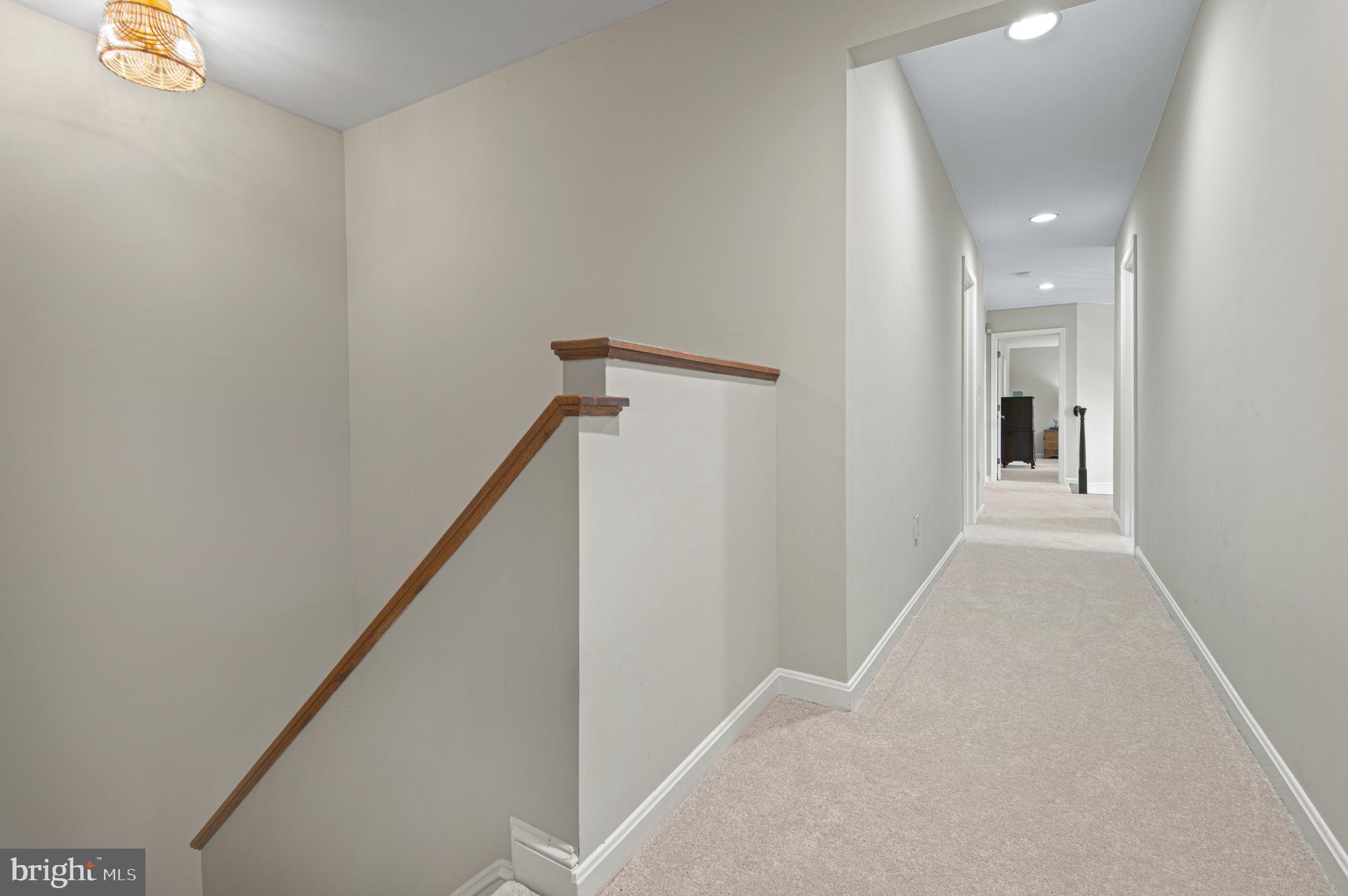 8 HENDERSON HILL COURT
