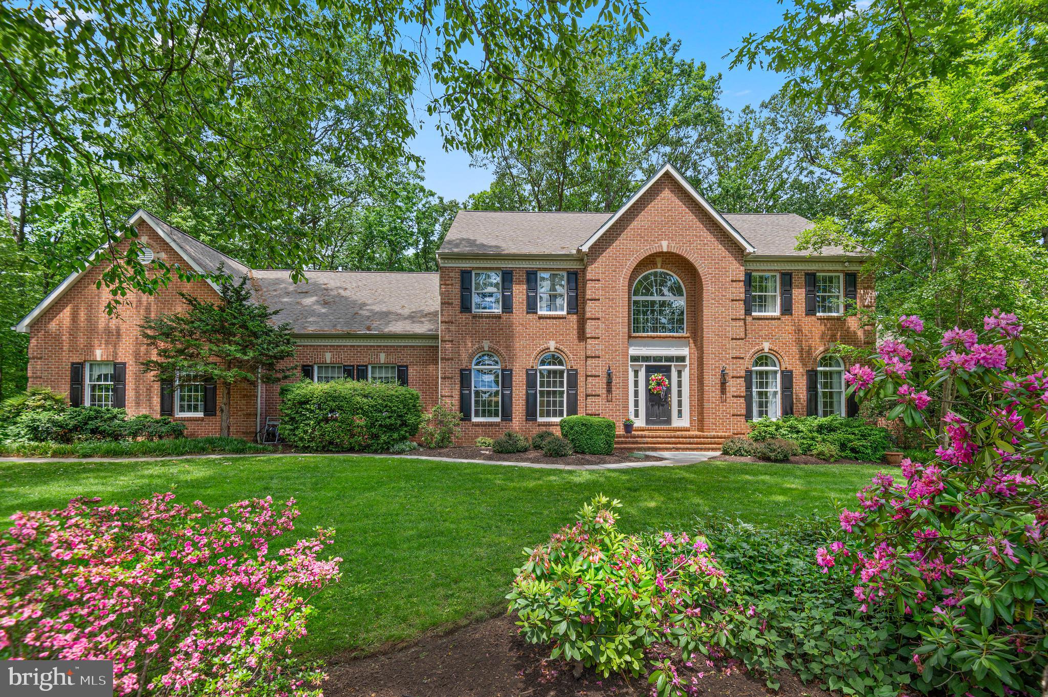 8 HENDERSON HILL COURT