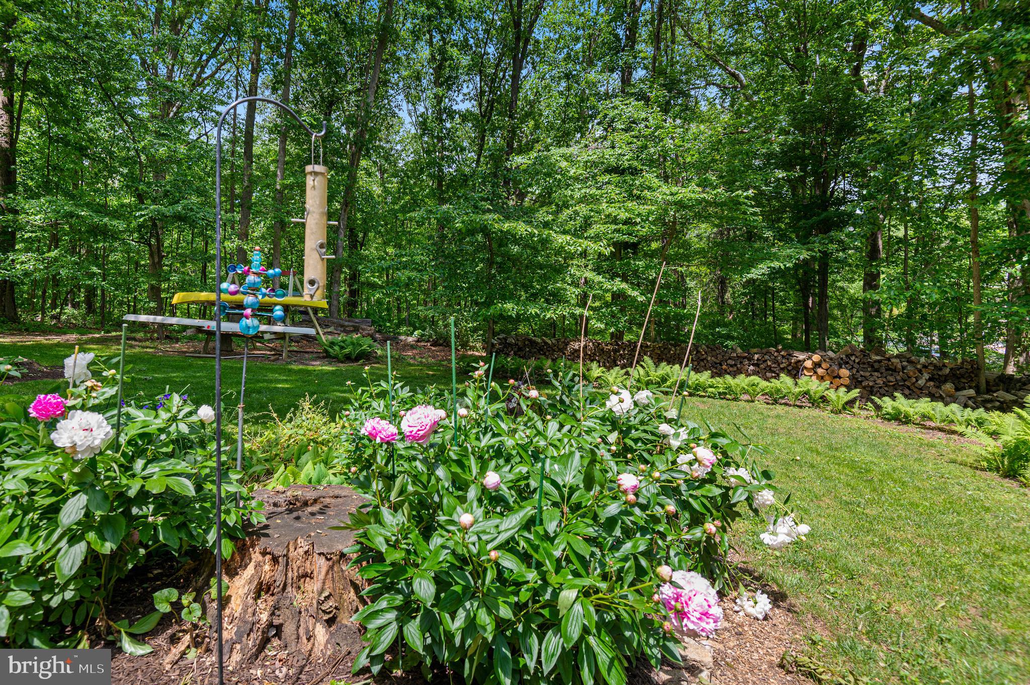 8 HENDERSON HILL COURT