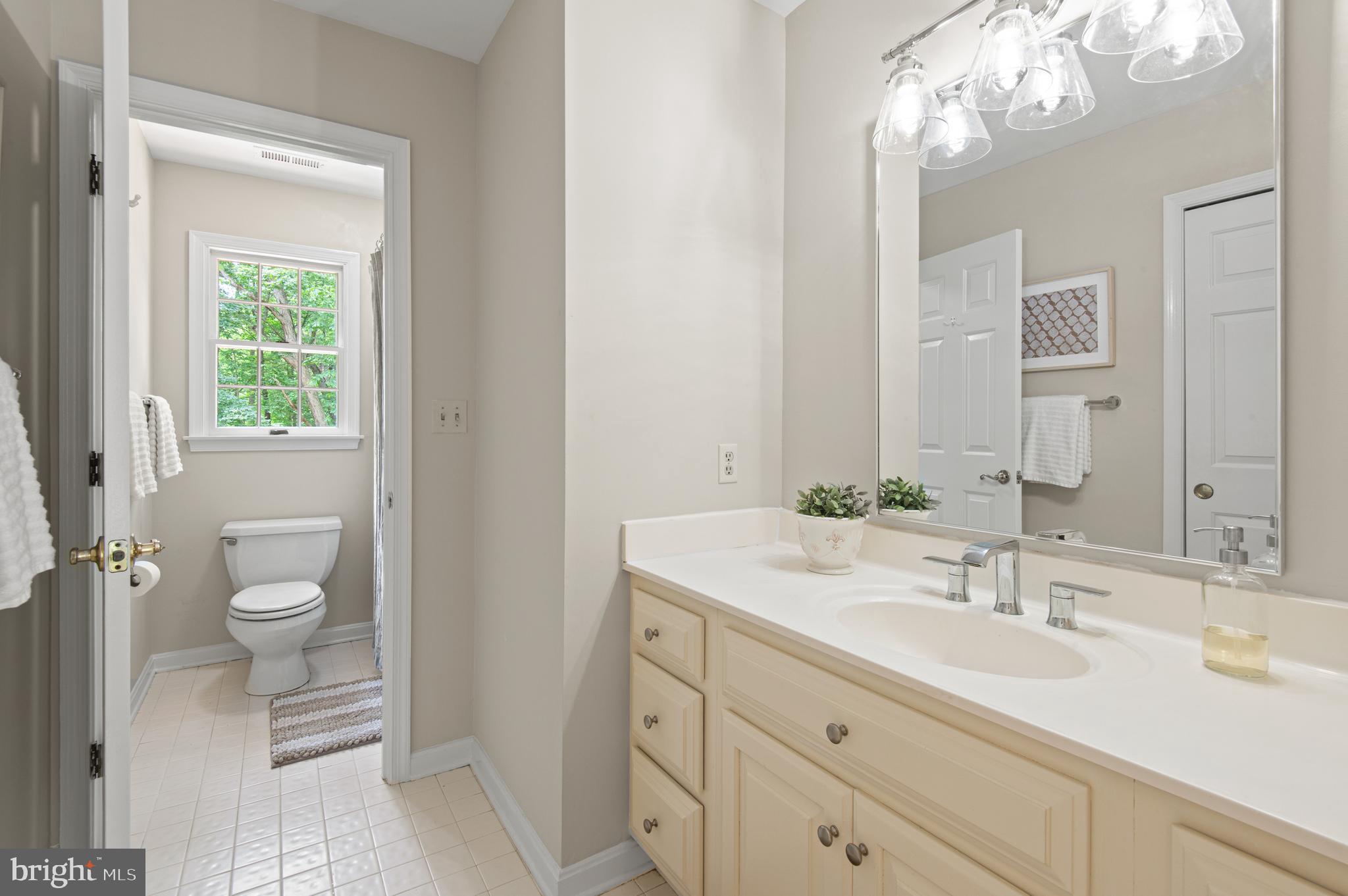 8 HENDERSON HILL COURT