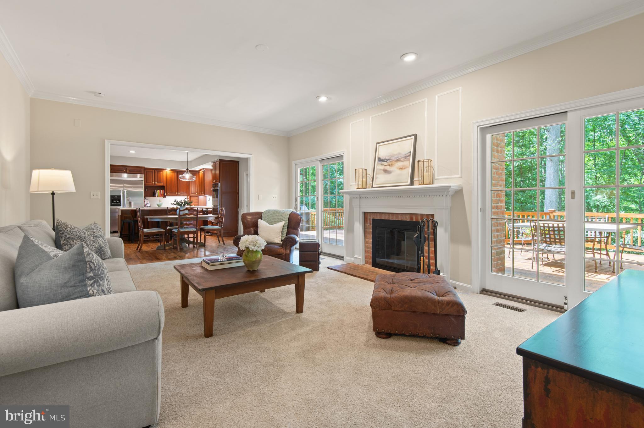 8 HENDERSON HILL COURT