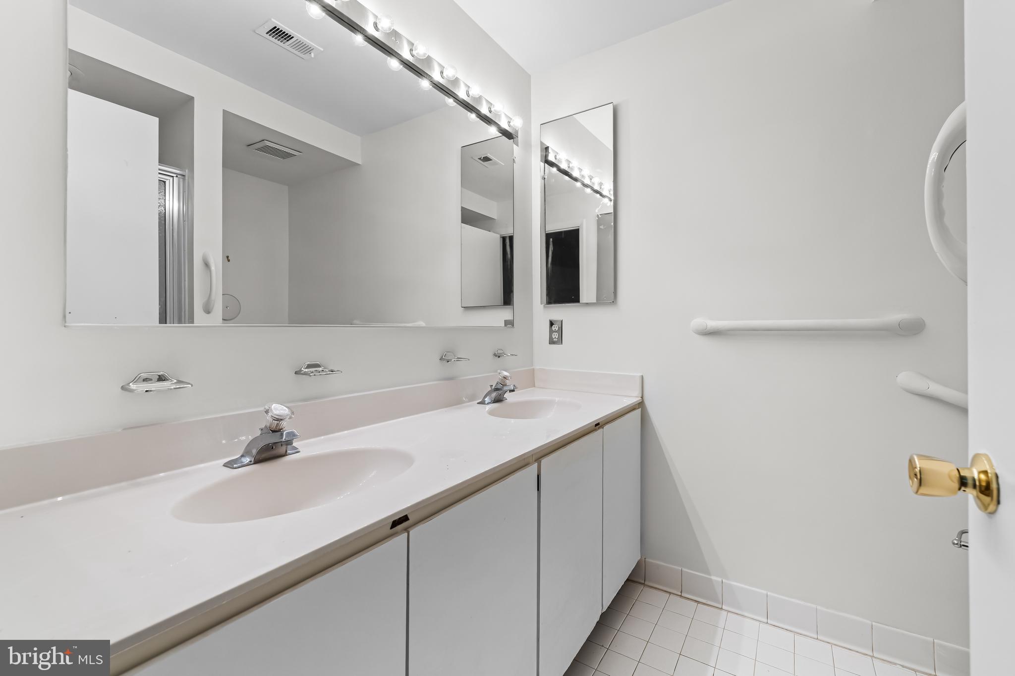 2 STAPLETON COURT 102