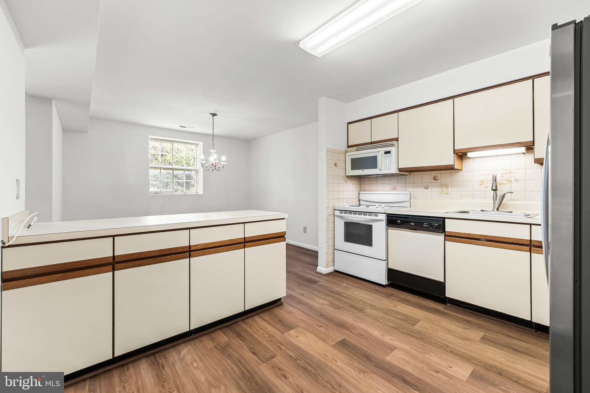 2 STAPLETON COURT 102