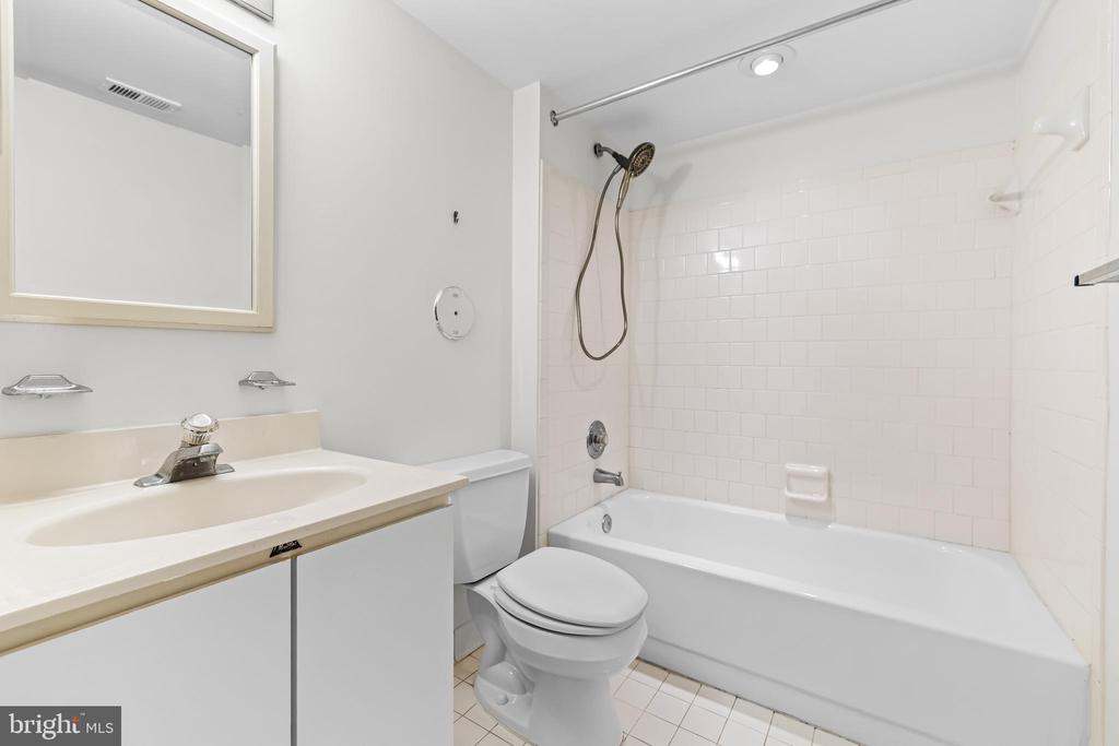 2 STAPLETON COURT 102