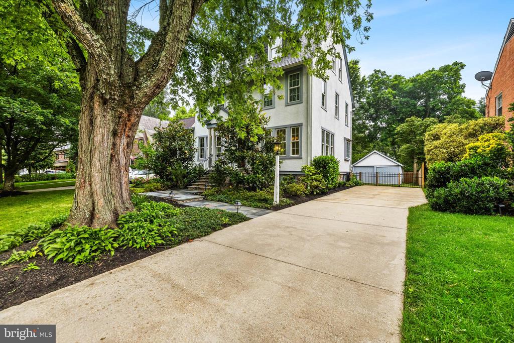 821 Wellington Rd