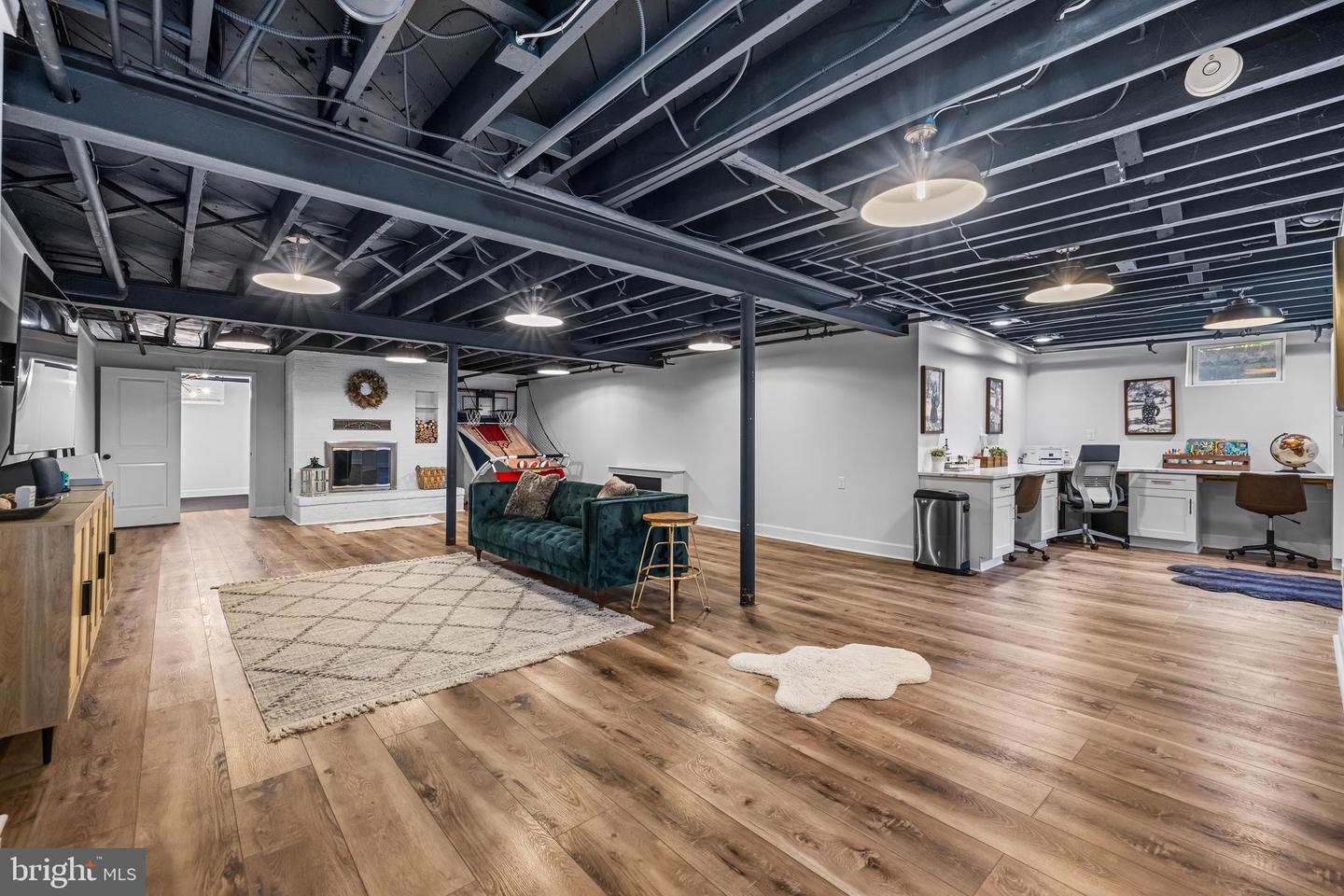 709 E Seminary Ave