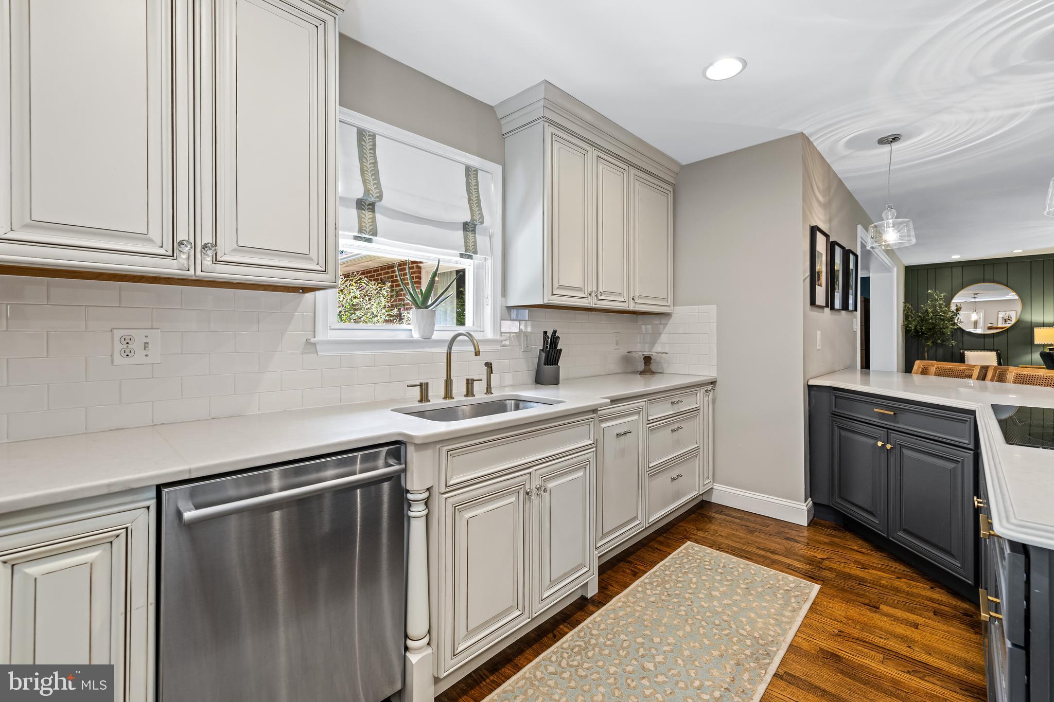 709 E Seminary Ave